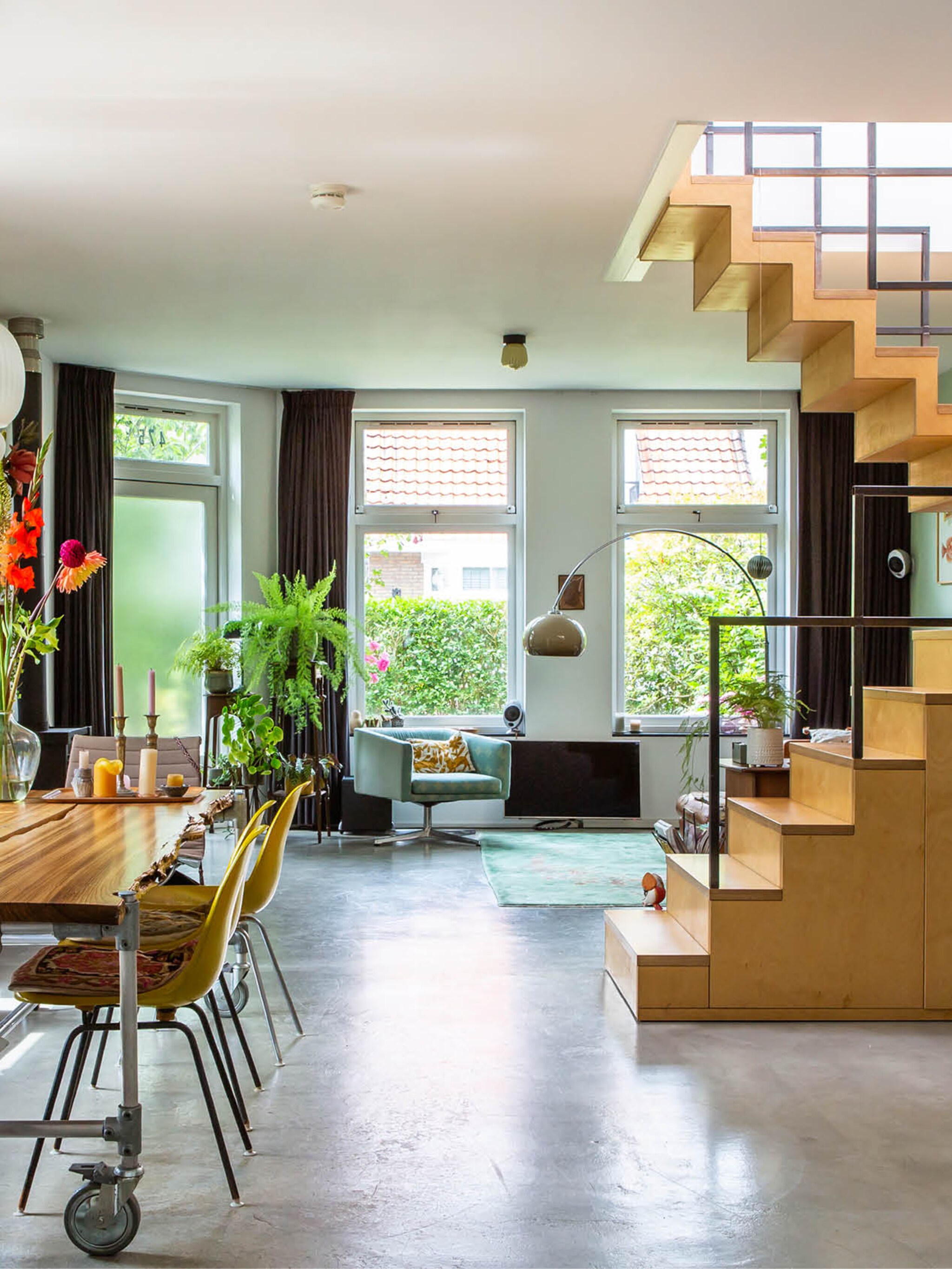 binnenkijken in een hoekhuis in amsterdam noord
