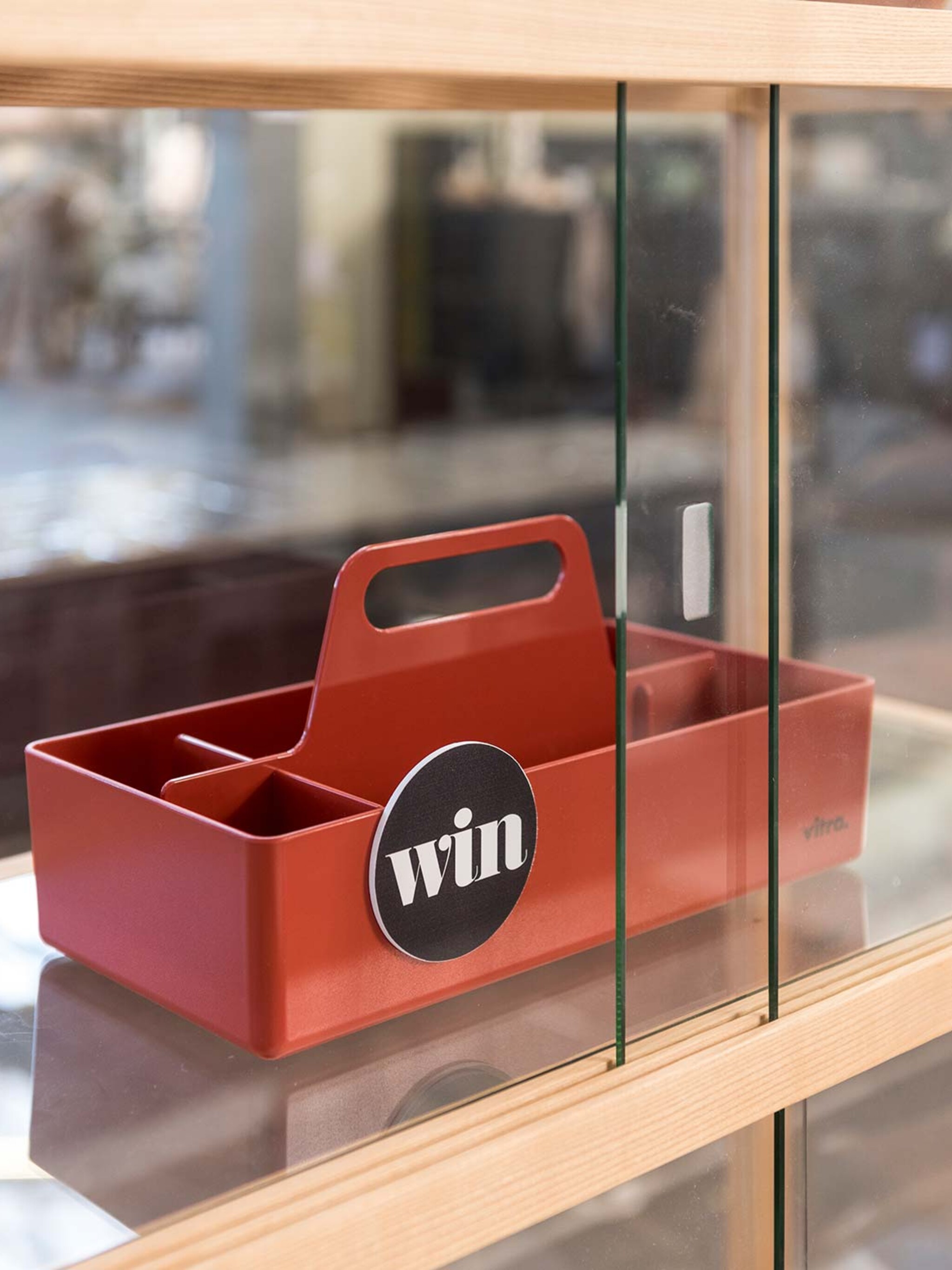 win een toolbox van vitra