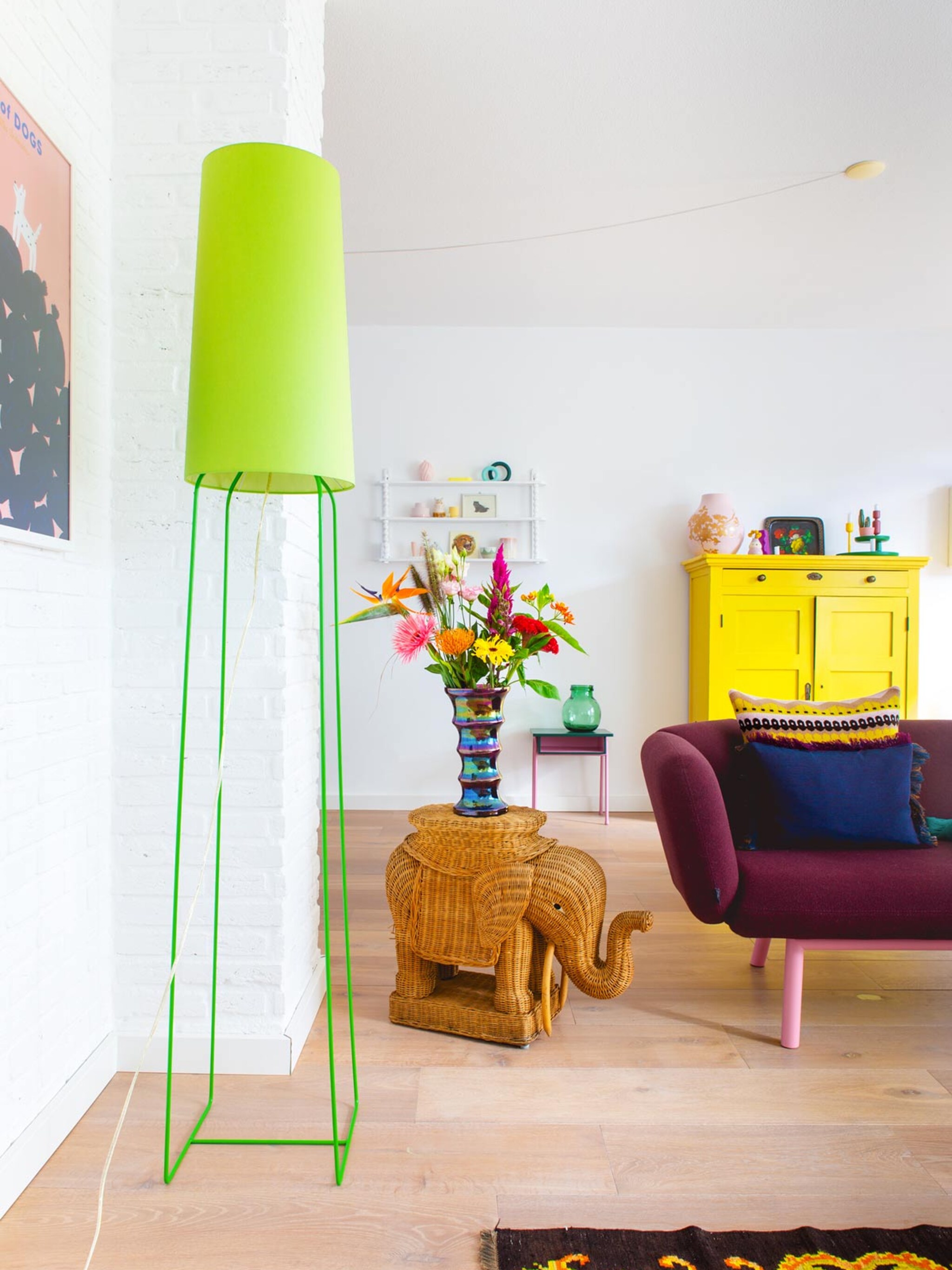 de rotan olifant in de kamer
