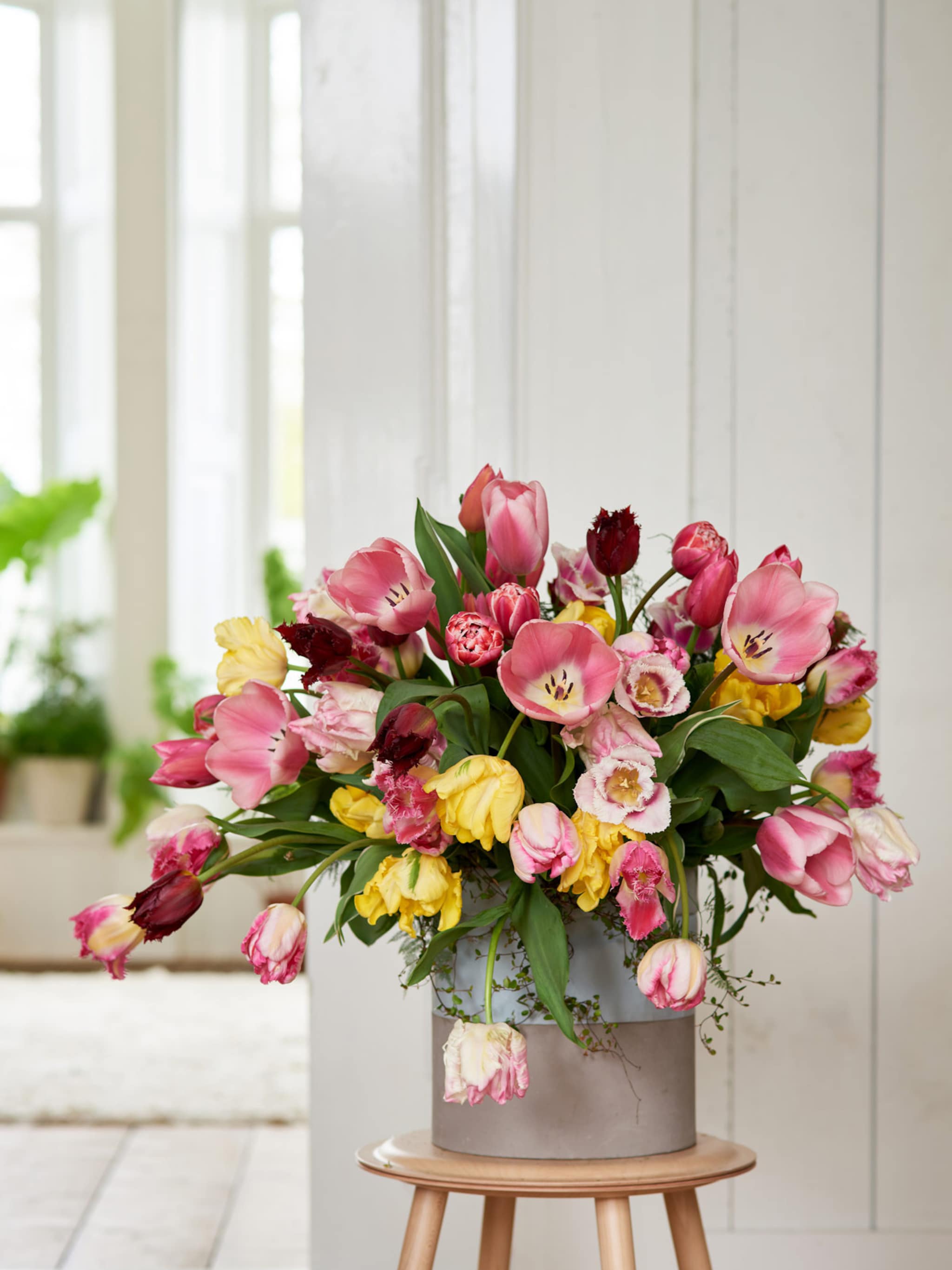 apricot creme en zachtroze tulpen in pastellen