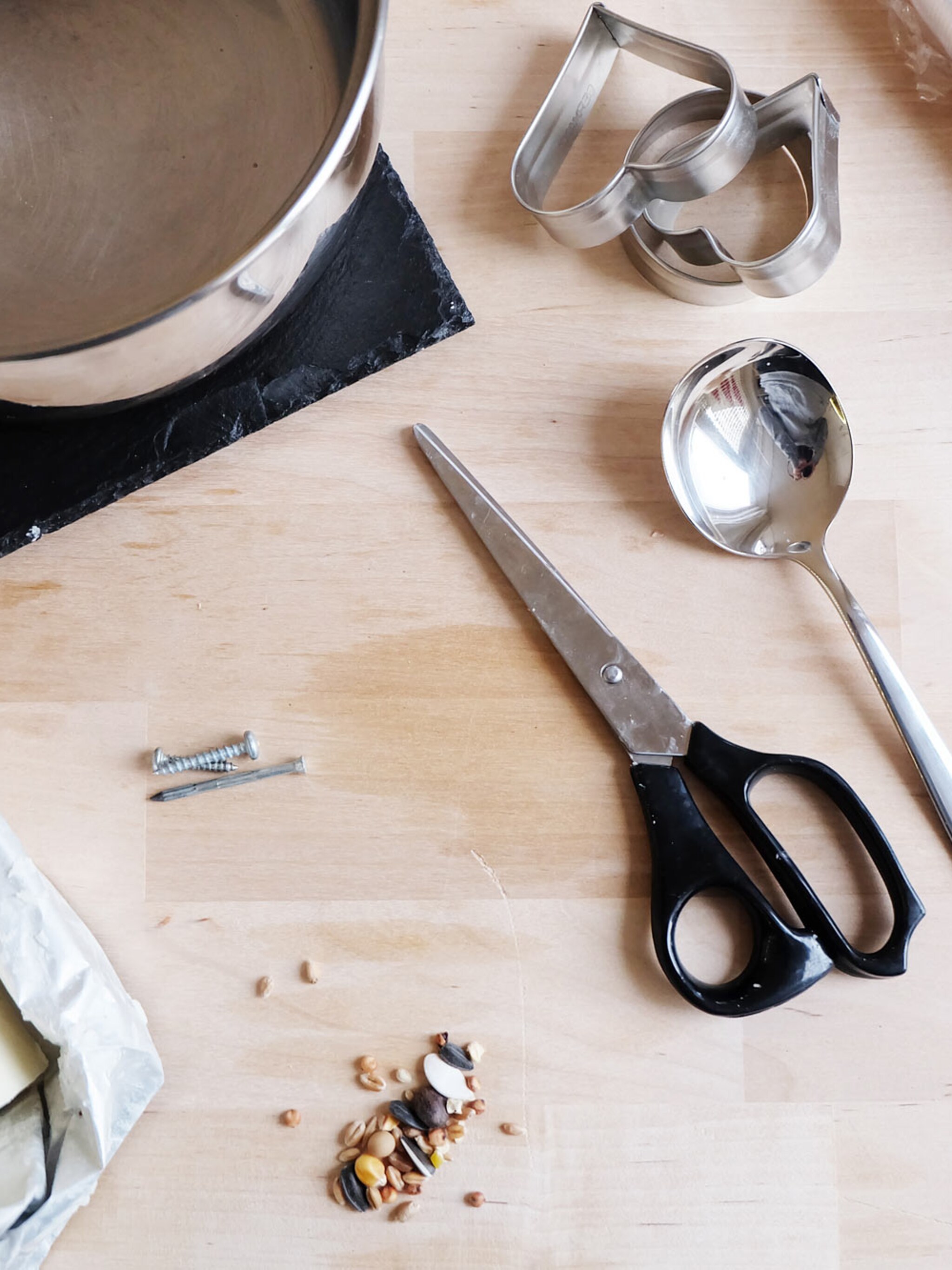 diy vrolijke vogelvoerhangers