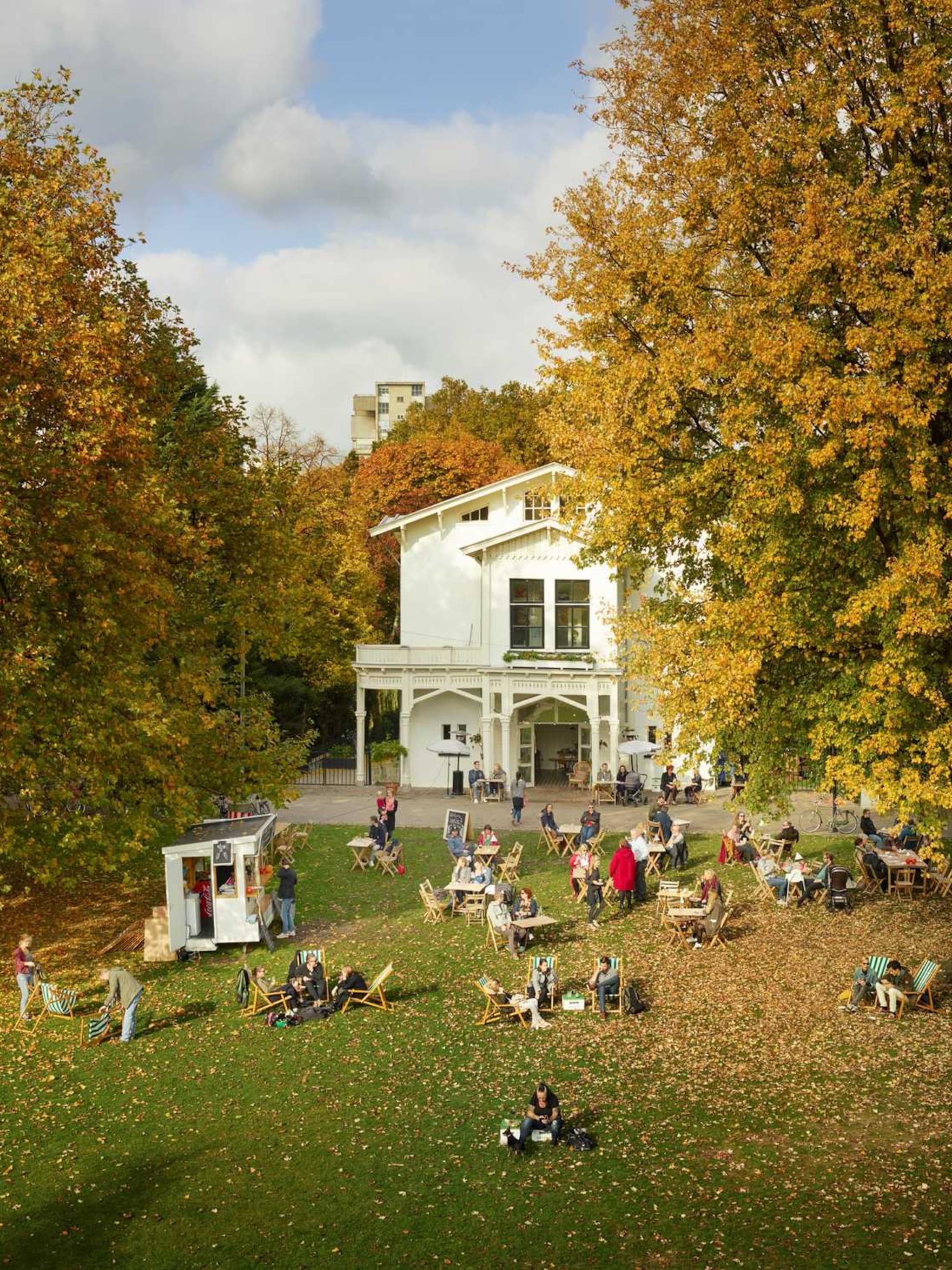 ongedwongen sfeer bij parkcafe parqiet in rotterdam