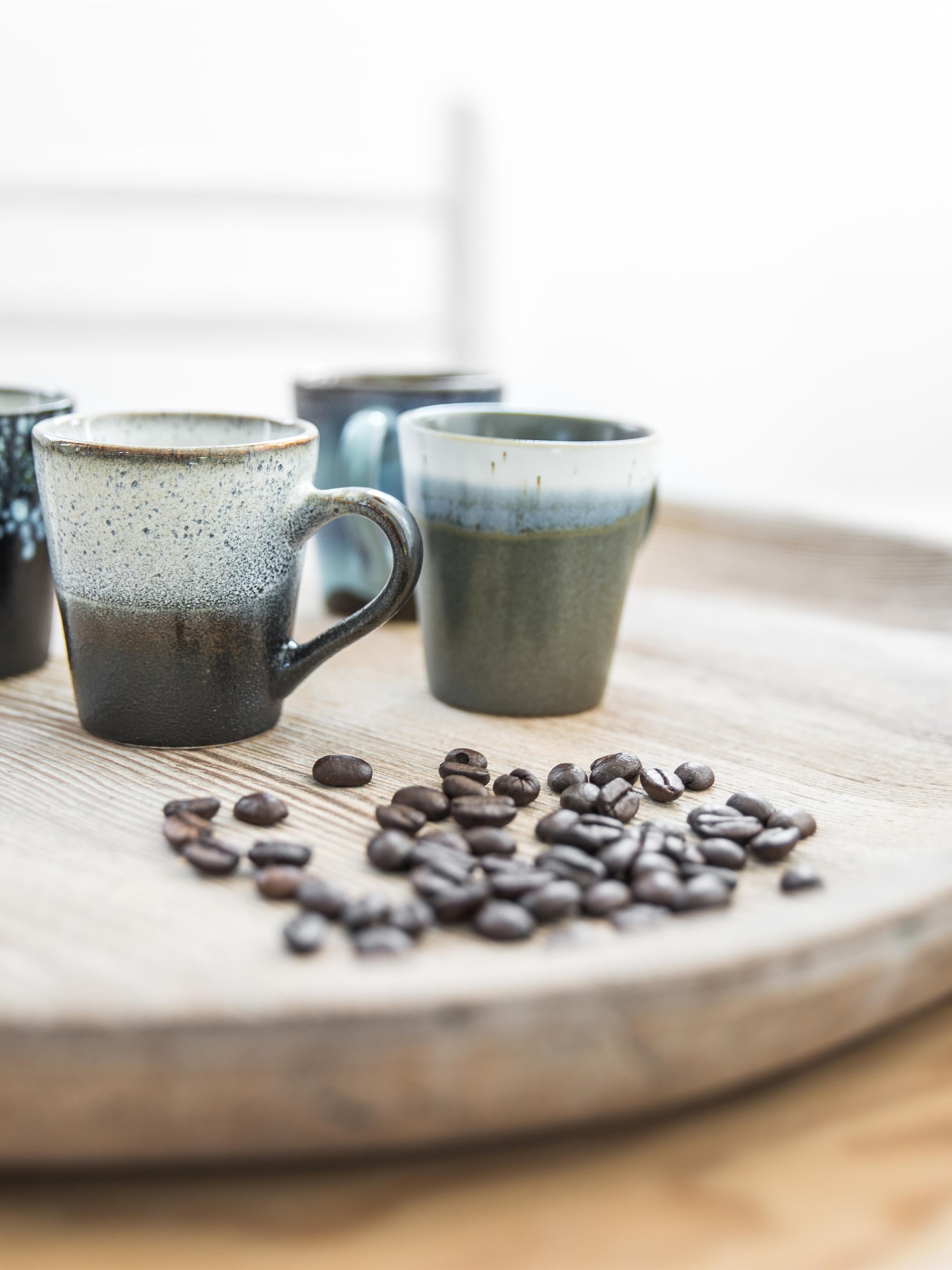 win een set van 4 keramieken mokken van hkliving