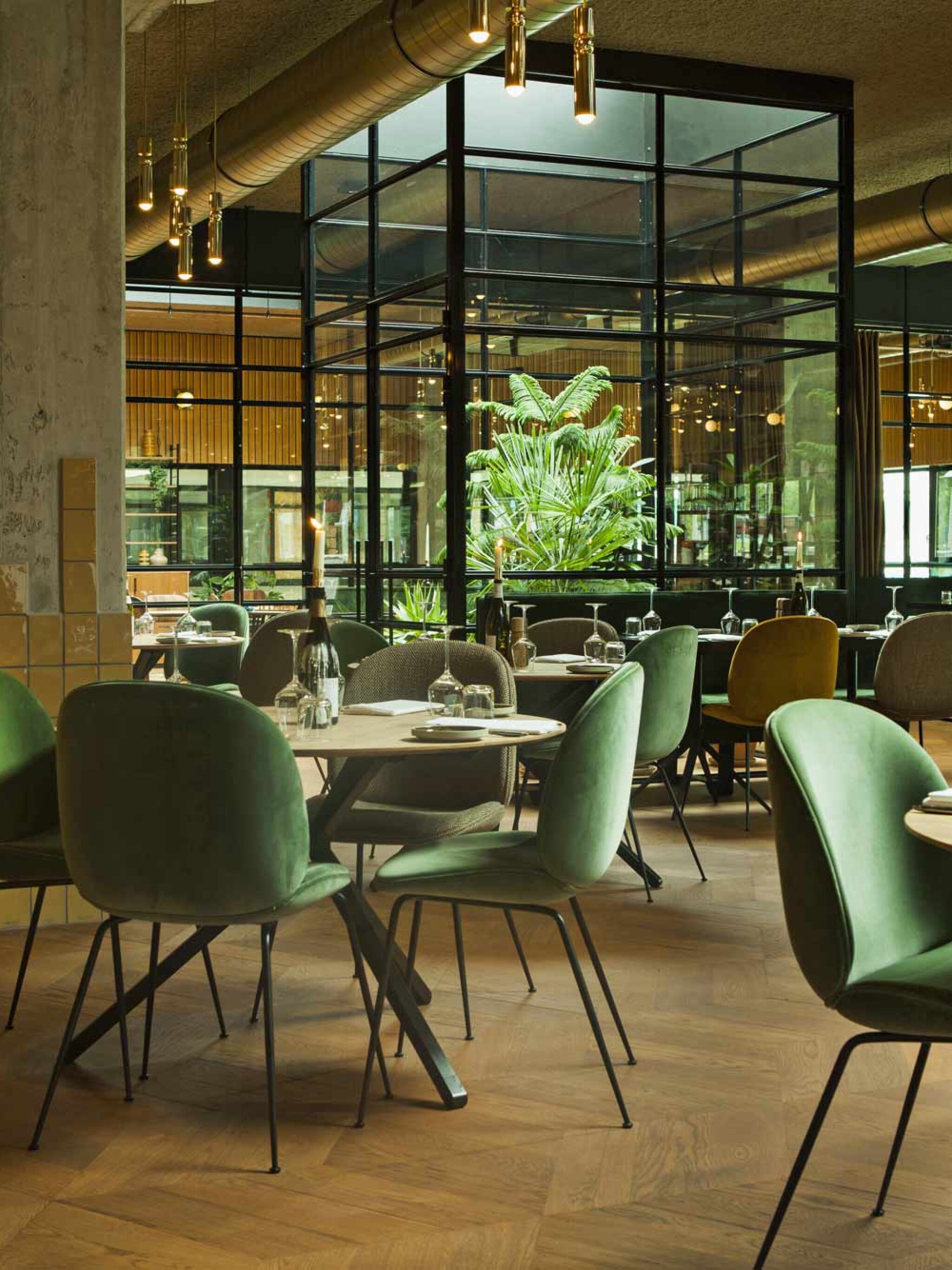 eten in jaren 70 stijl bij cafe restaurant the lobby