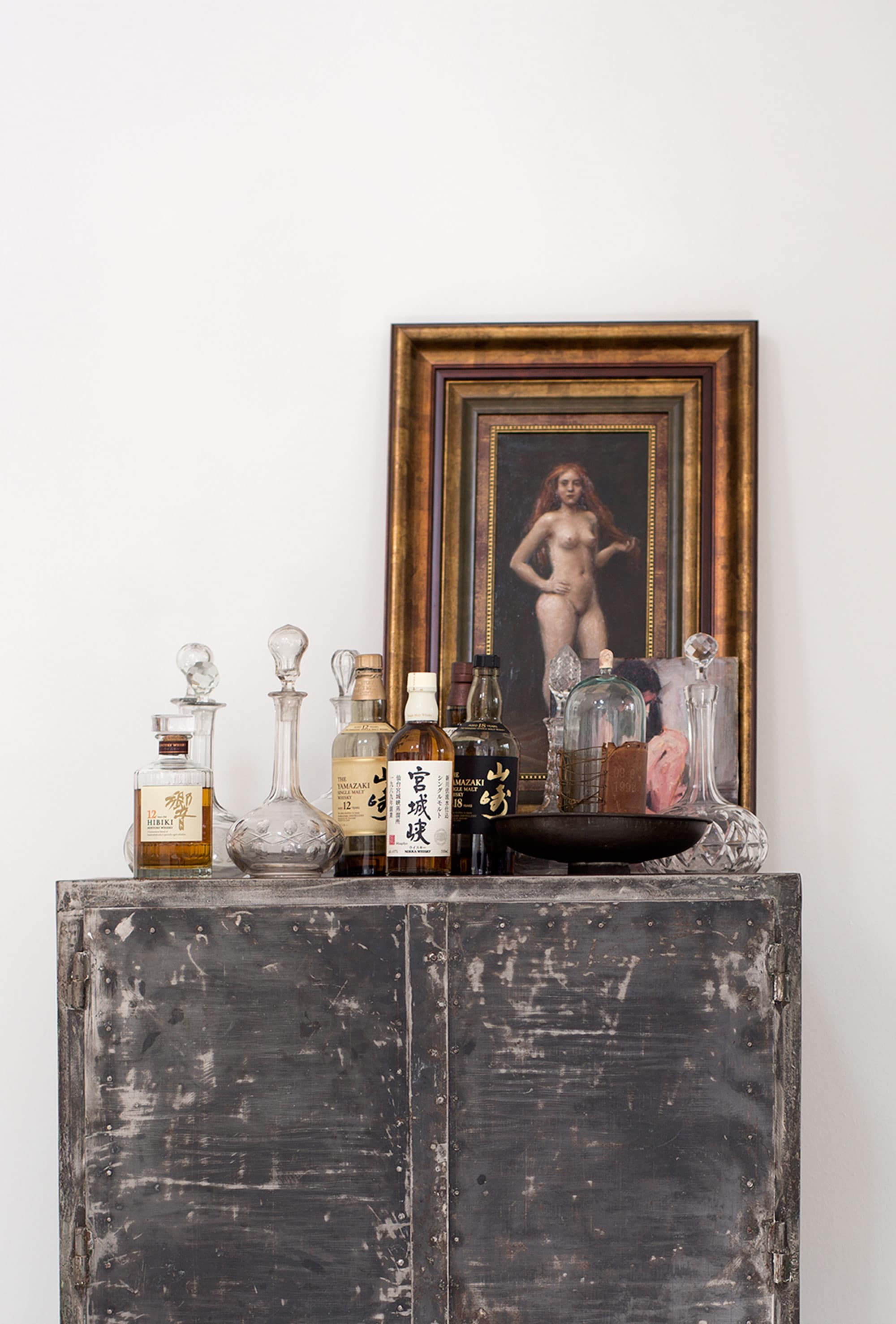 IJzeren kast (). Stolp (). Kunst en karaffen privébezit.