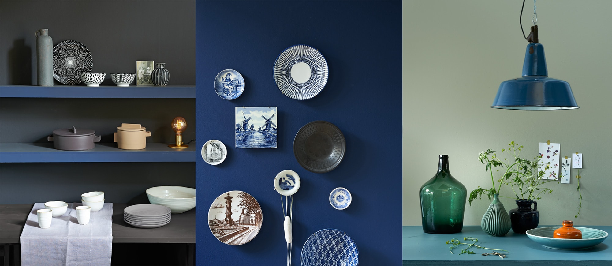 Links: verfkleur wand: off black, verfkleur blauwe rand: ocean, verfkleur plank met servies: mud grey. Betonnen kruik, zwart-wit servies, roze tafelkleed (Loods 5). Wit servies, vaasje (Casa Vivante). Grijze pan, beige pan, lamp (Frozen Fountain).Midden: verfkleur: denim. Bord met grafische print (Pols Potten). Klassieke tegel (Neef Louis). Kom met paisleydessin (Het Kabinet).Rechts: verfkleur wand: stone, verfkleur tafel: petrol blue. Lamp (Neef Louis). Fles (van Dijk &amp; Ko). Celadon vaasje (Casa Vivante). Blauwe kruikvaas, schaal, oranje kruikvaas (Loods 5). vtwonen