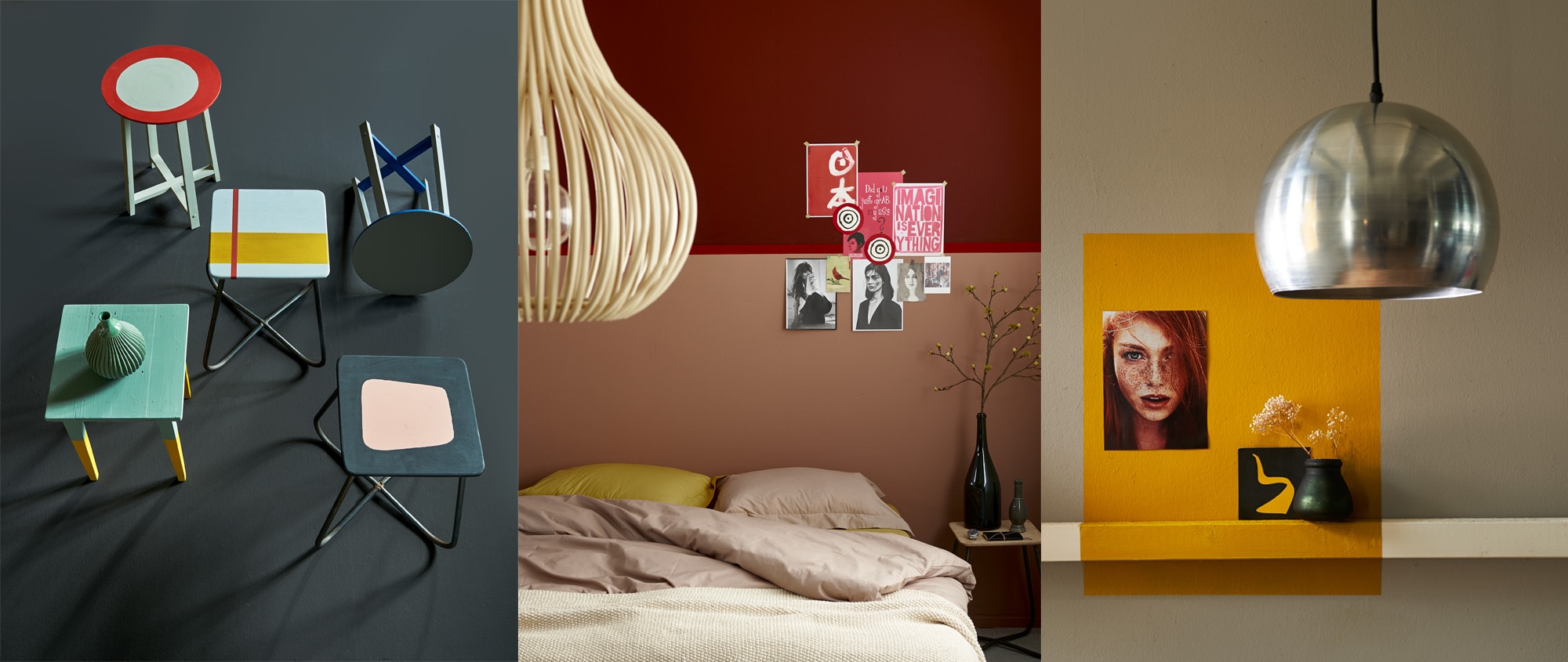 Links: verfkleur vloer: off black, verfkleuren rode kruk: stone + flush, verfkleuren kruk vierkant: iron + forest + terra, verfkleuren liggende kruk: denim + zinc, verfkleuren tafeltje: army green + ochre, verfkleuren kruk vierkant: soft clay + pitch black. Krukken (Neef Louis, van Dijk &amp; Ko en Leen Bakker).Midden: verfkleuren: terra + flush + soft clay. Beddengoed (Coco-Mat). Lamp (Het Kabinet). Kruk (Neef Louis). Fles (van Dijk &amp; Ko). Bloesemtak Loods 5).Rechts: verfkleur wand: warm grey, verfkleur geel: ochre, verfkleur plank: linen. Hanglamp (Het Kabinet). Vaasje (Casa Vivante). vtwonen
