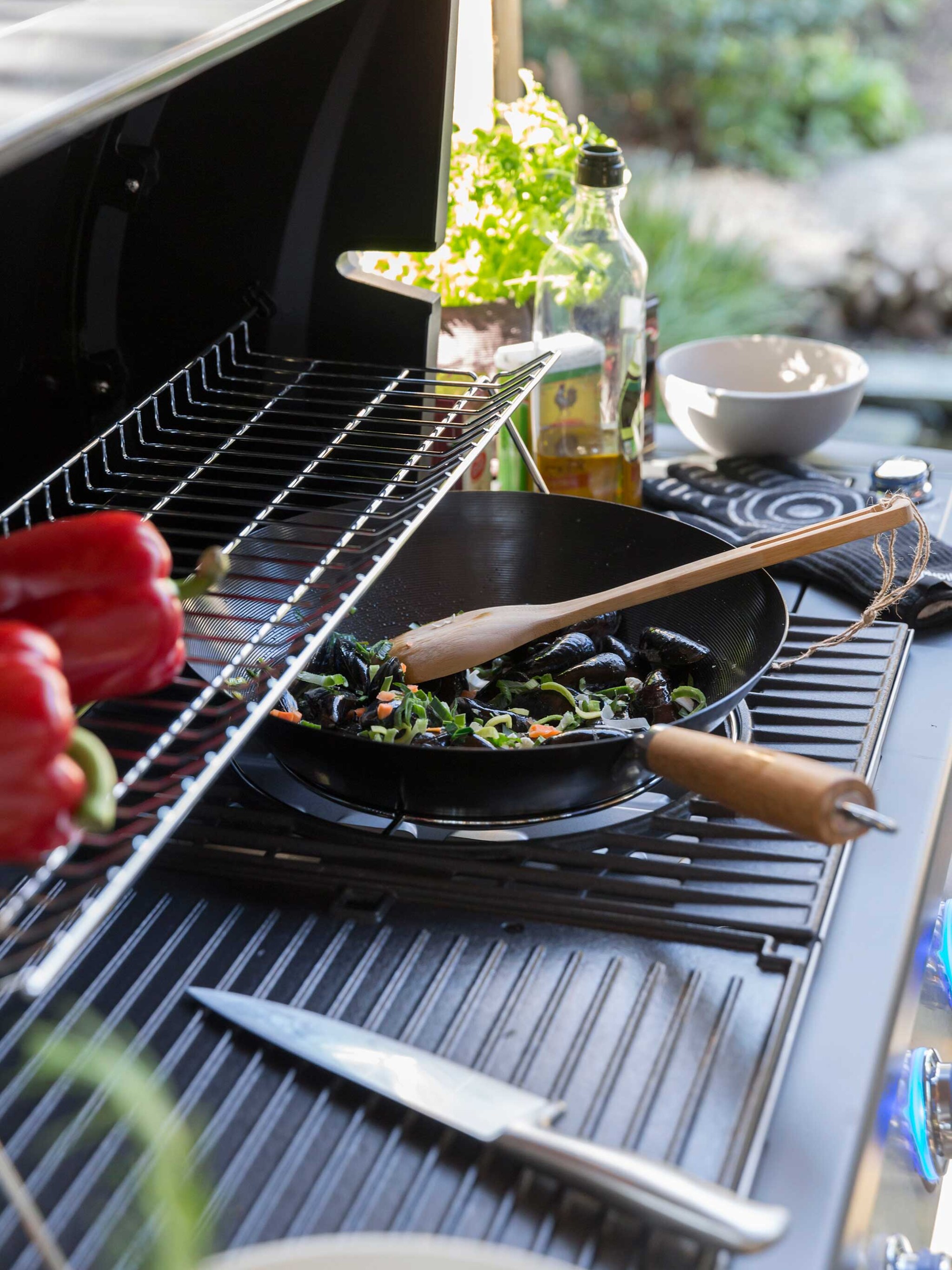 barbecue gerecht gewokte mosselen in witte wijn