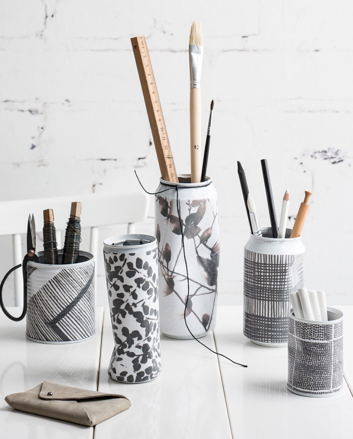 DIY-pennenbak van blik. productie en styling Myla Griese | fotografie Louis Lemaire (Insidehomepage)