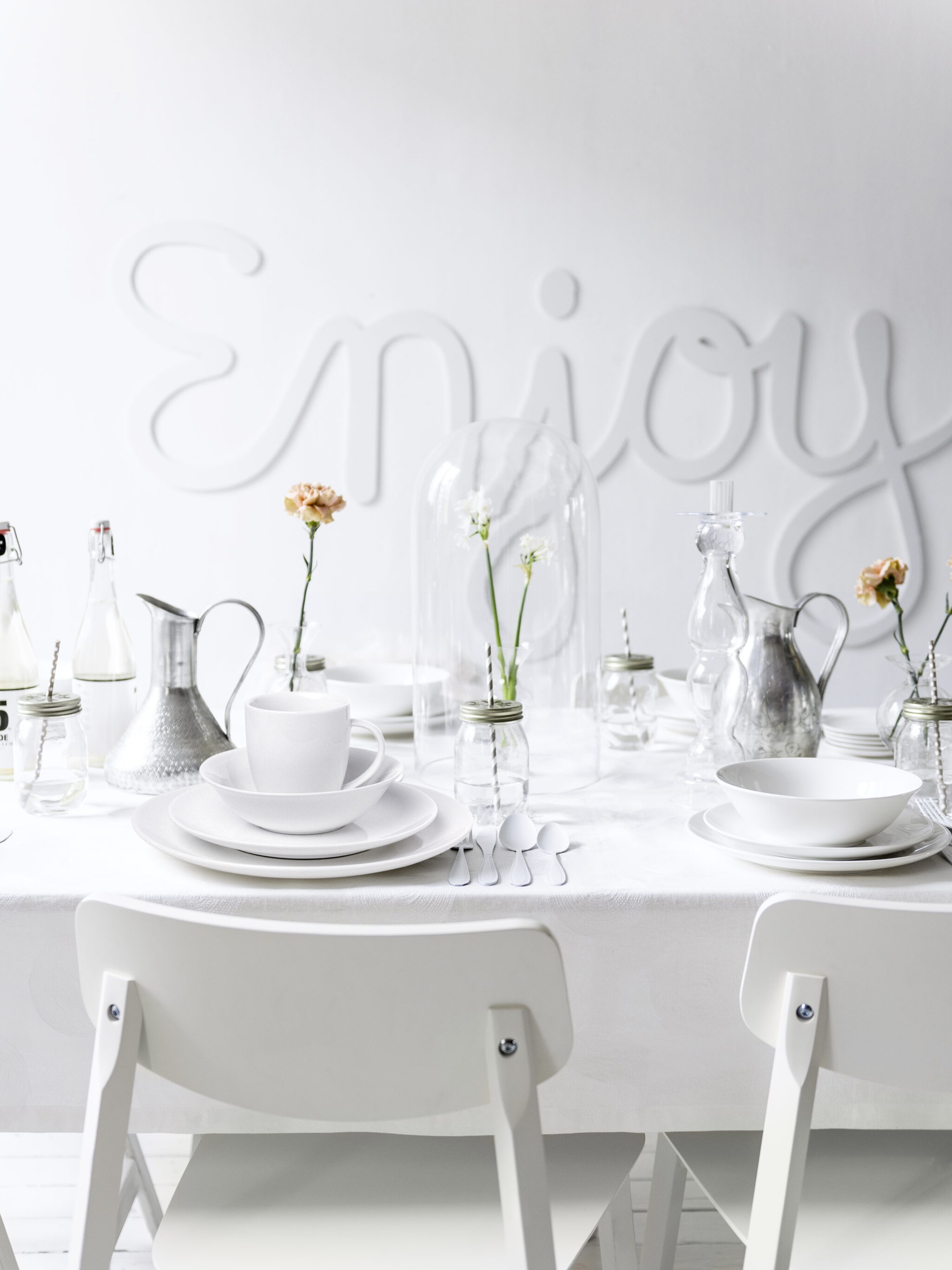 de perfect gedekte ontbijttafel