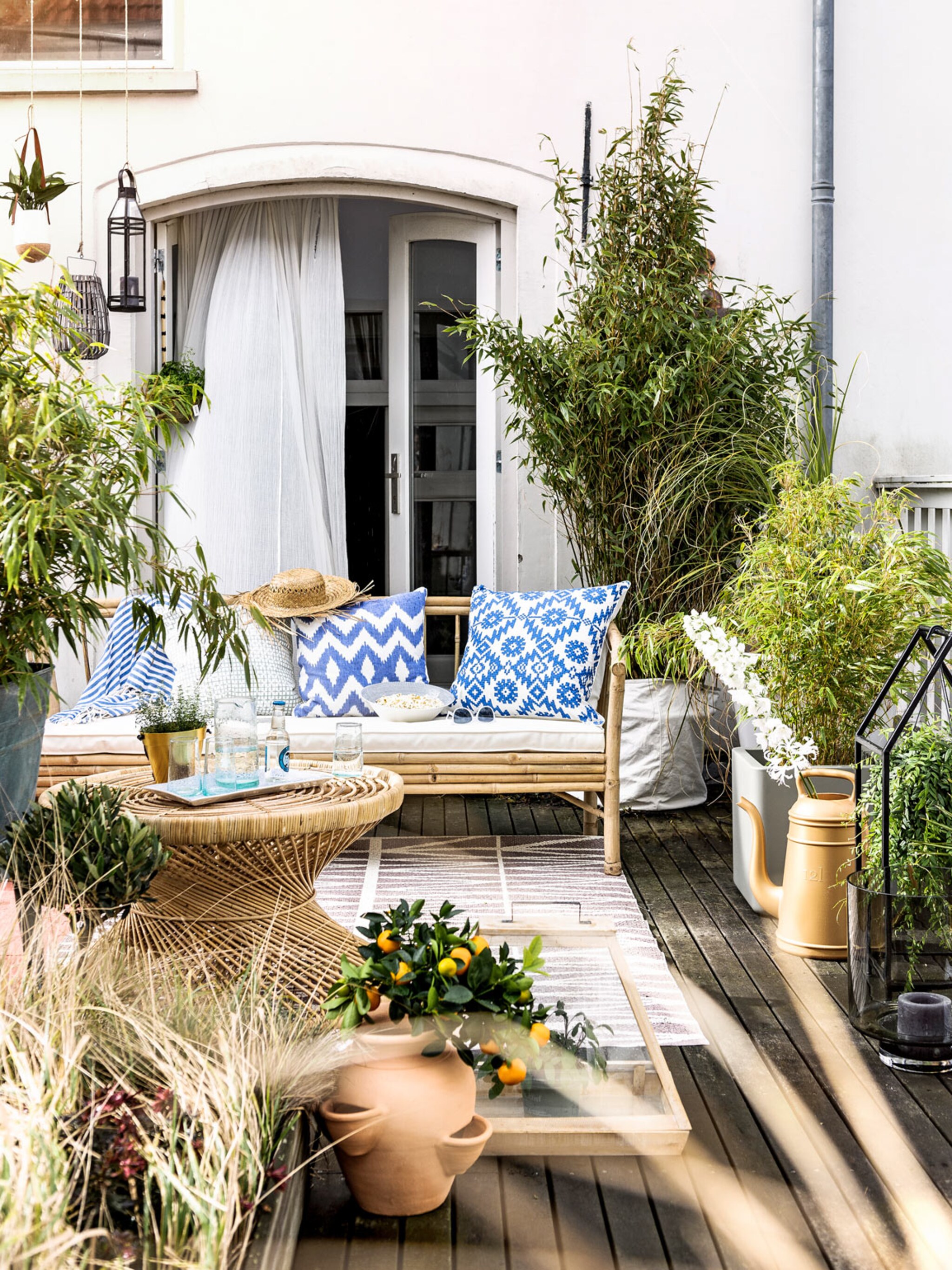 tips voor een balkon inrichten met beplanting en decoratie