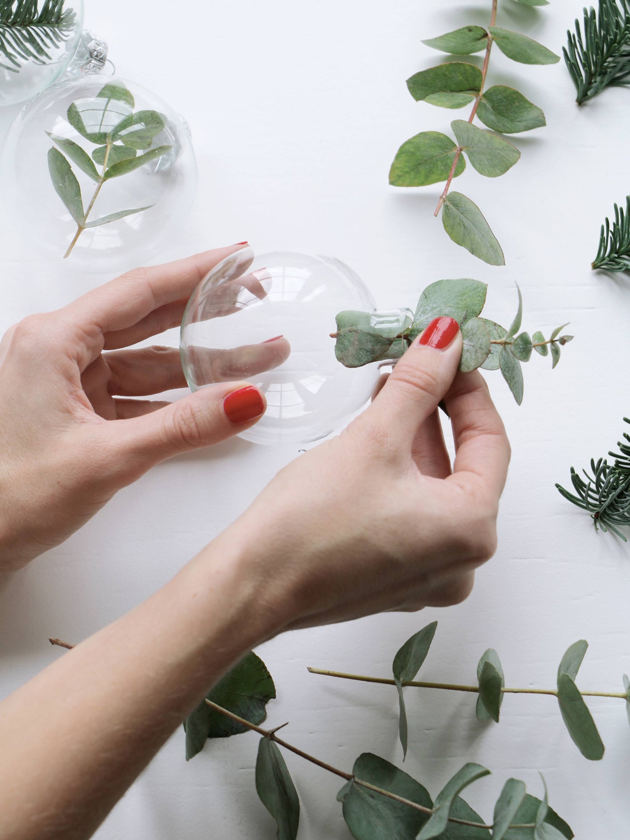 diy kerstballen met groen