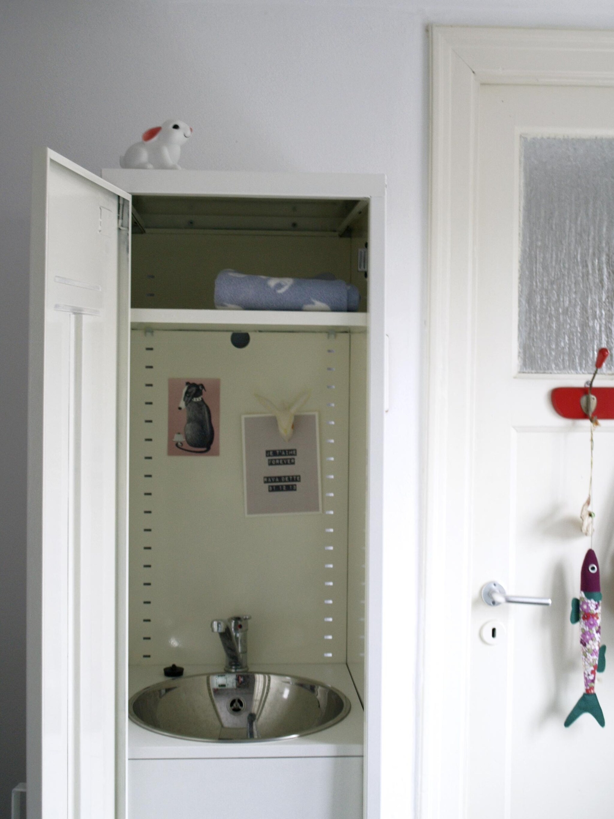 lockerkast met wastafel
