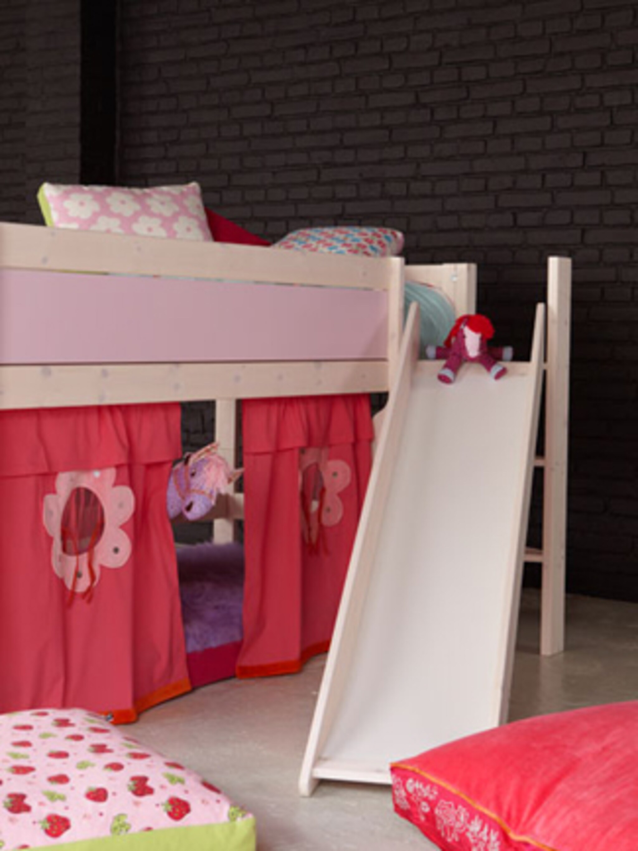 op zoek naar een hoogslaper met glijbaan van ikea
