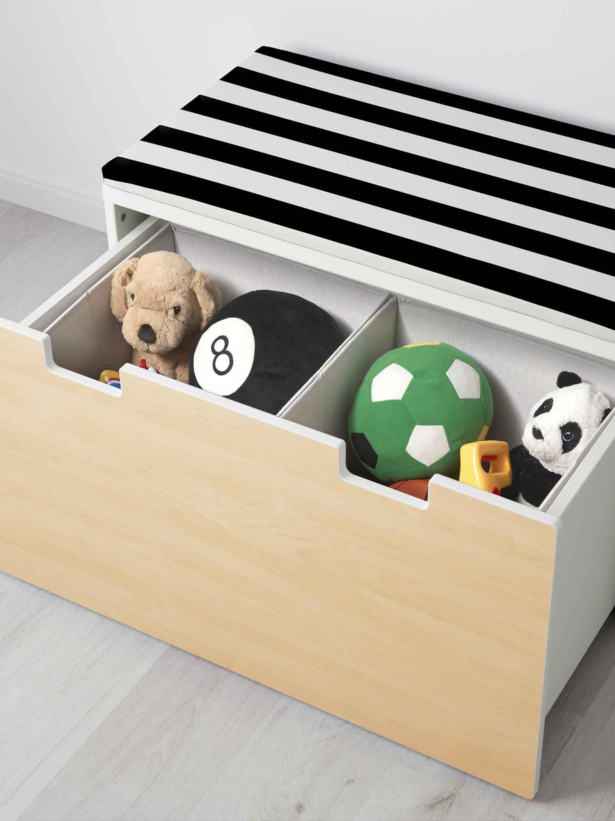 rondslingerend speelgoed is verleden tijd met een houten speelgoedkist ikea