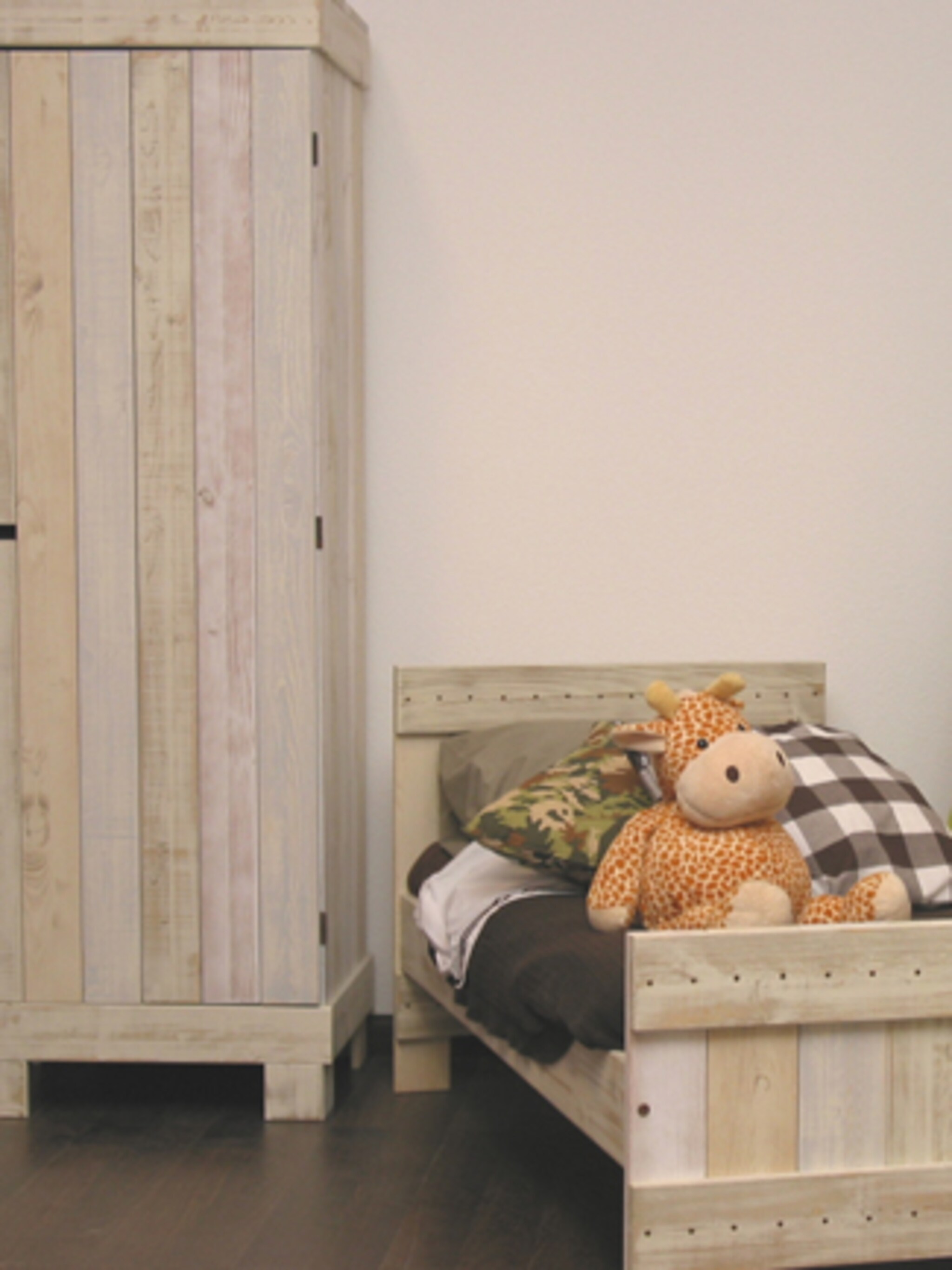 stoere kinderkamer van steigerhout