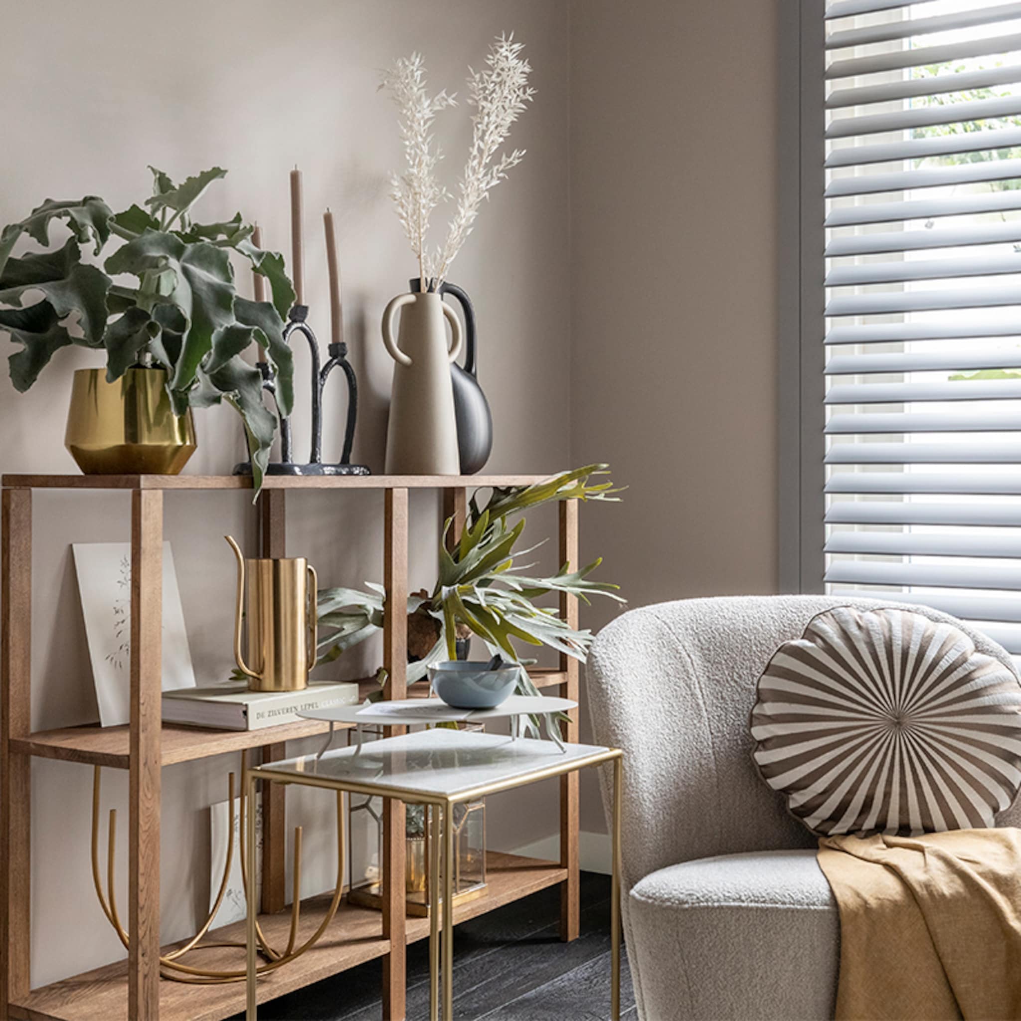 woonidee shutters voor een strandlook in huis