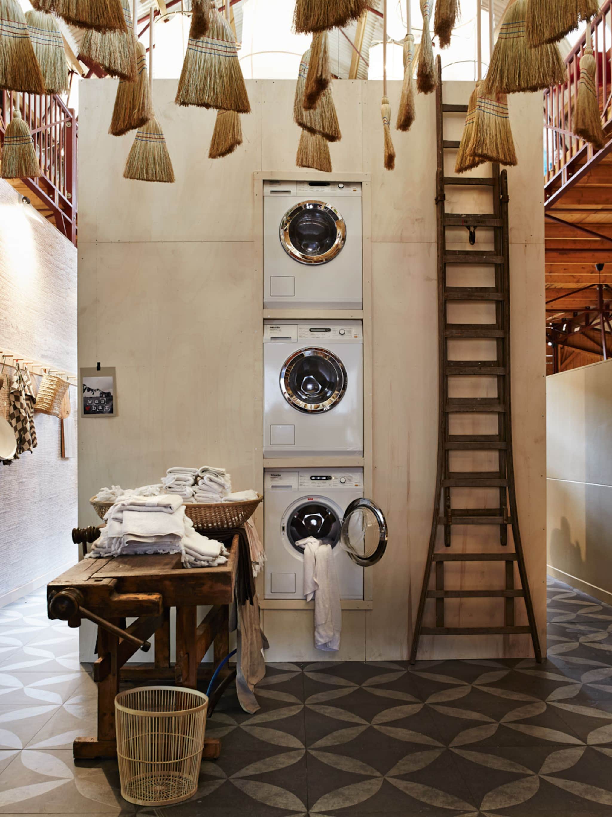 gestapelde wasmachines
