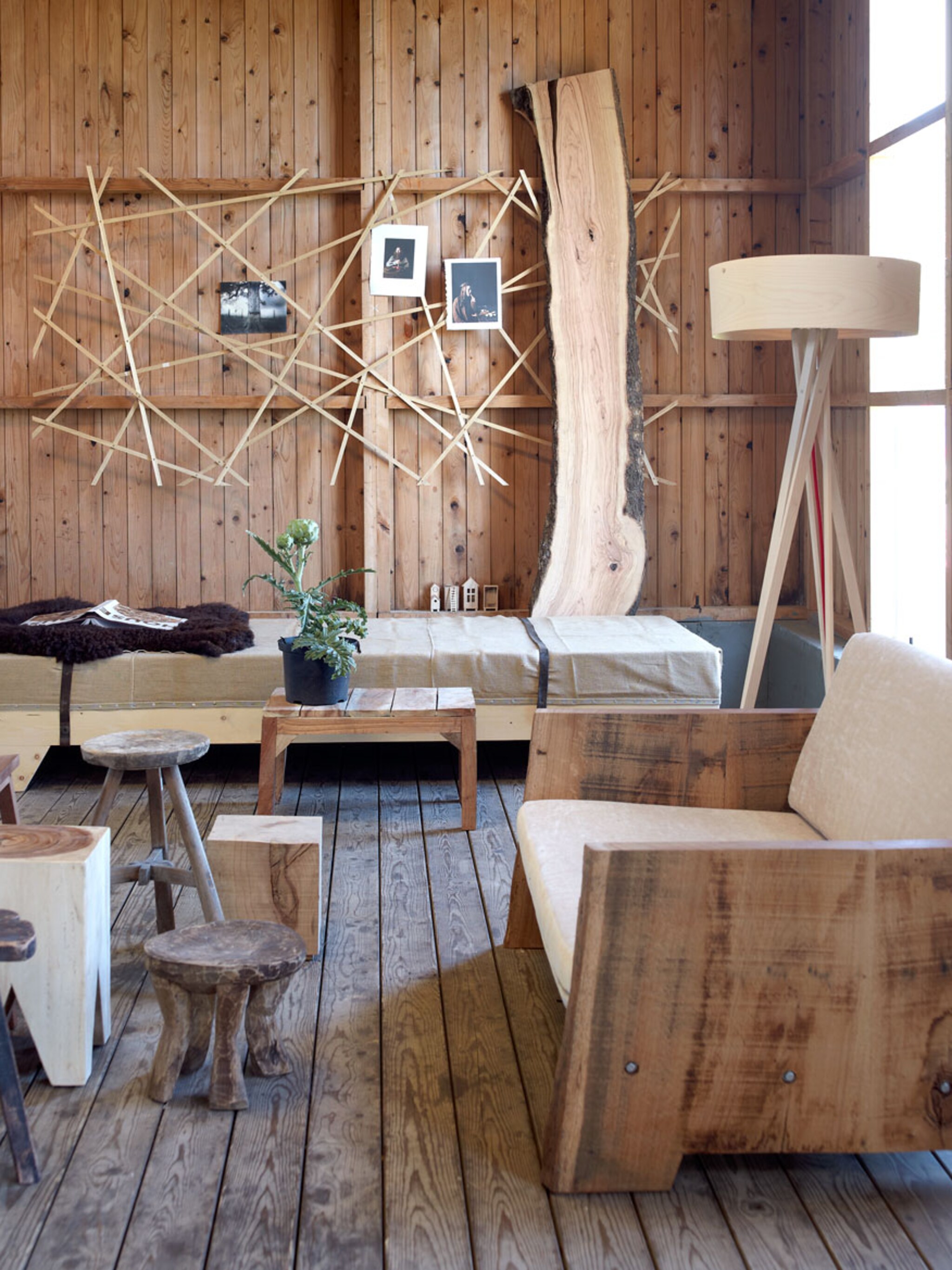 hout in de woonkamer