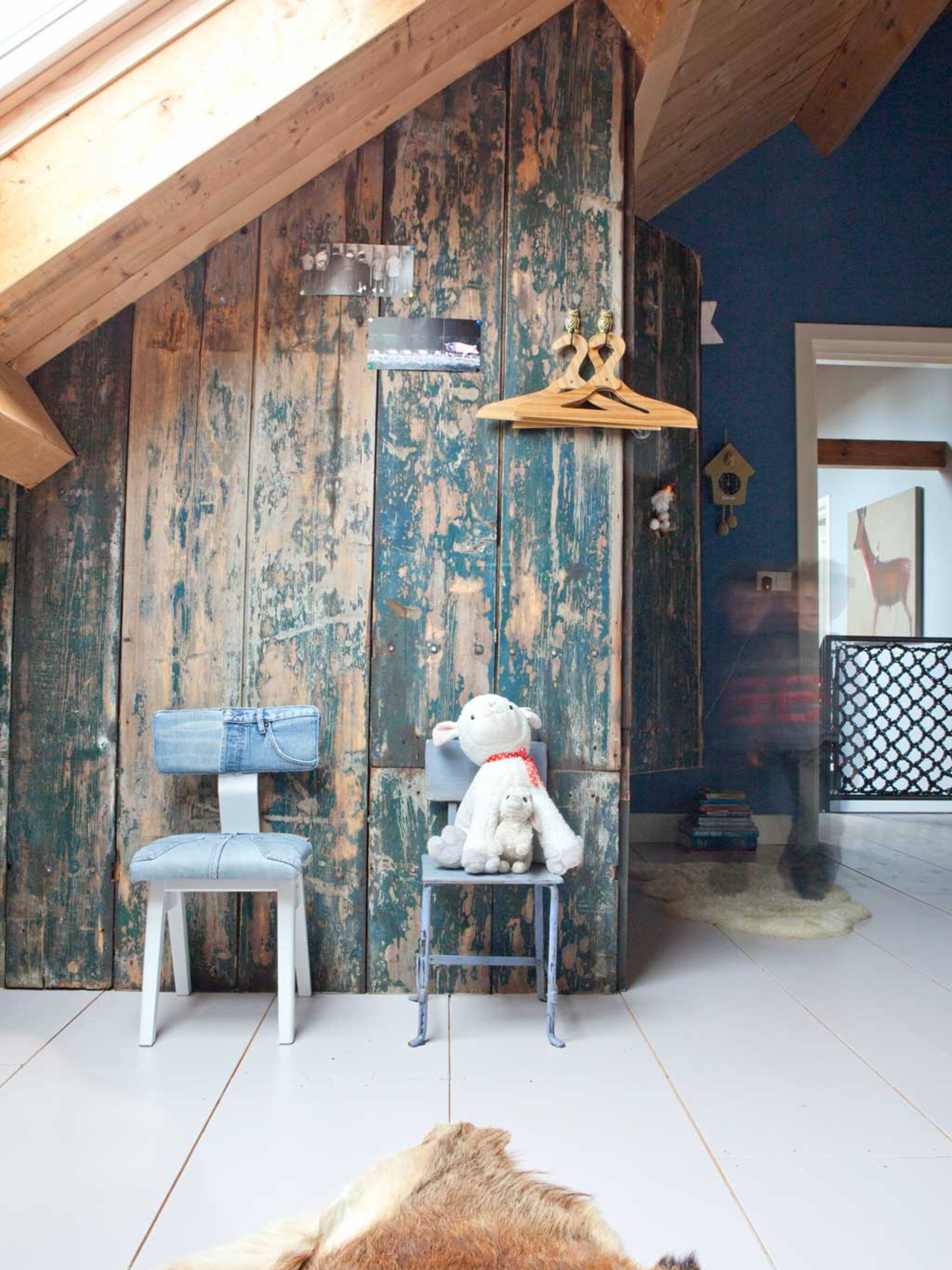 bedstee van oude planken