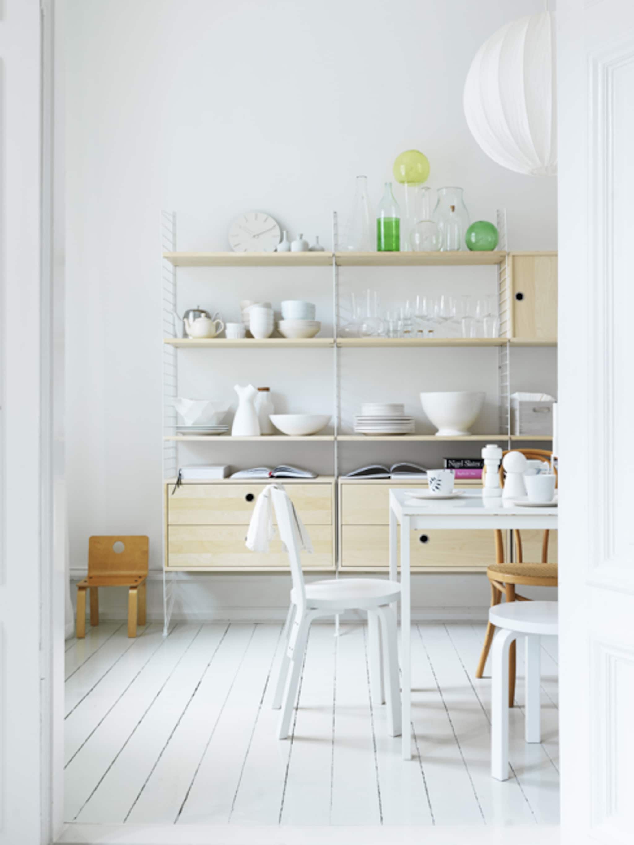 van wand naar opbergplek met stringfurniture