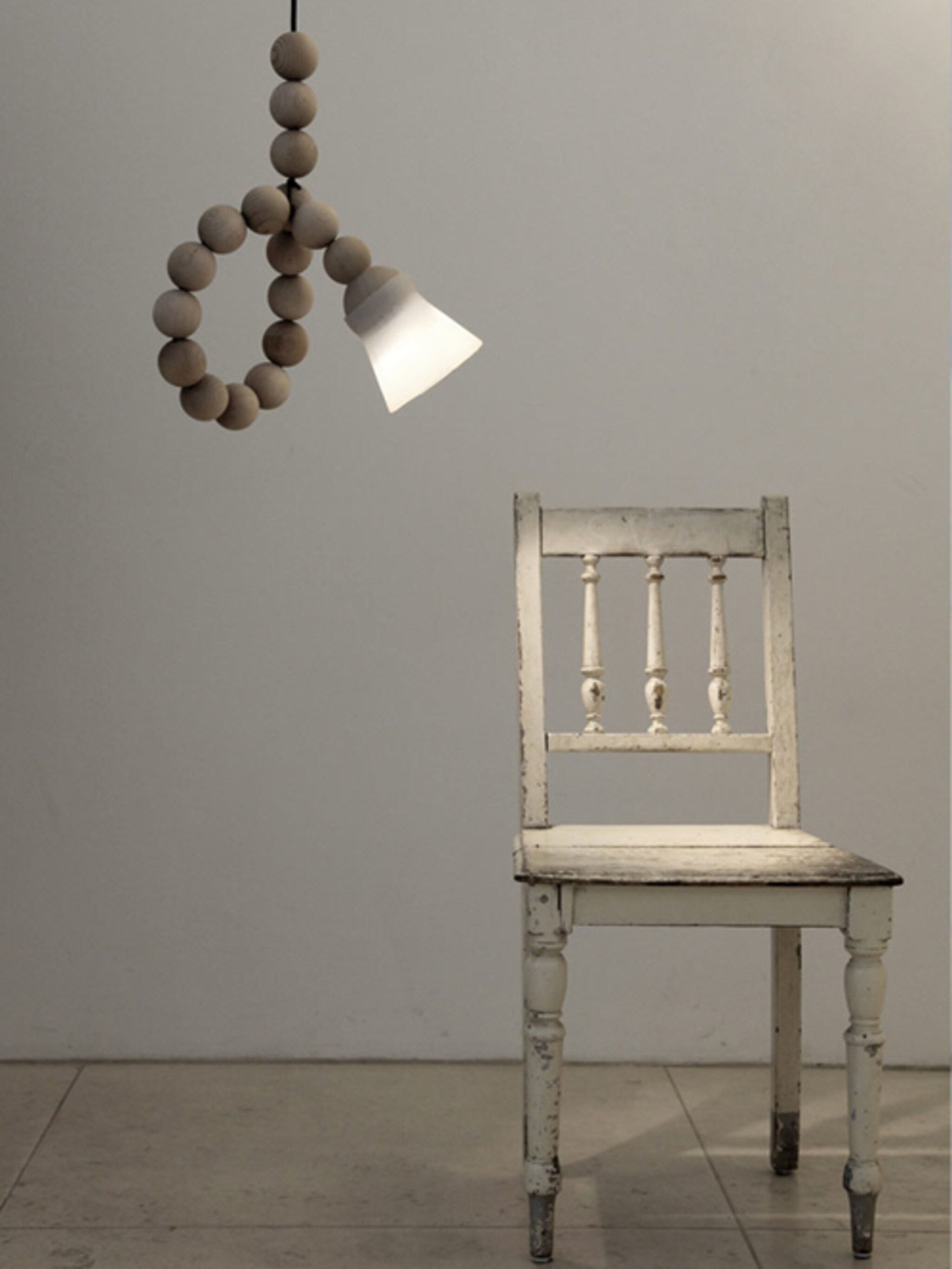 lamp van houten kralen