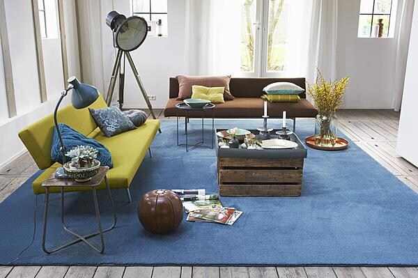 beeld vtwonen tapijt blauw modern groen bruin bank industrieel lamp