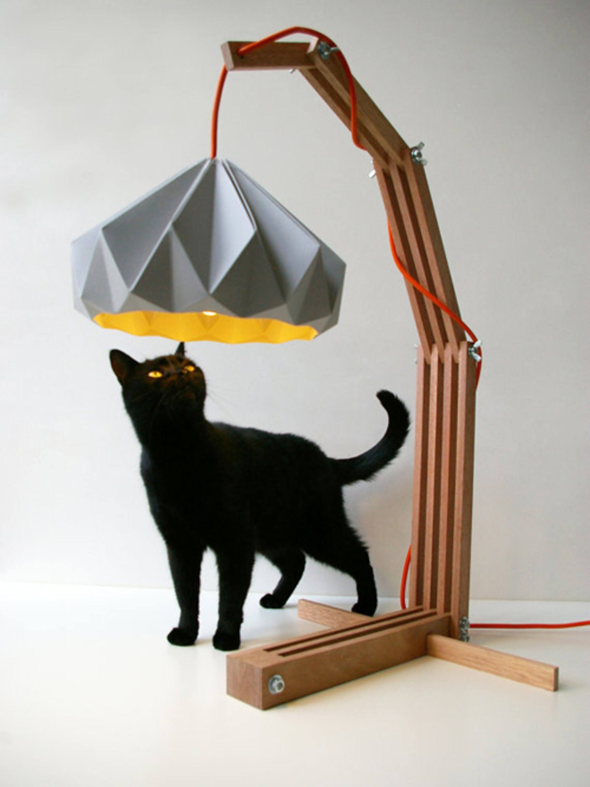 kastanje lamp van papier