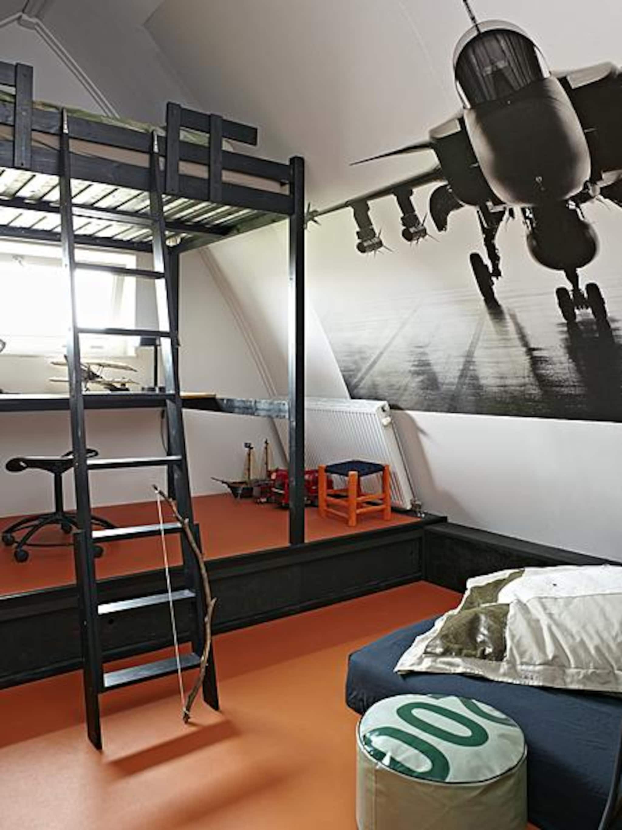 kinderkamer met vliegtuigen