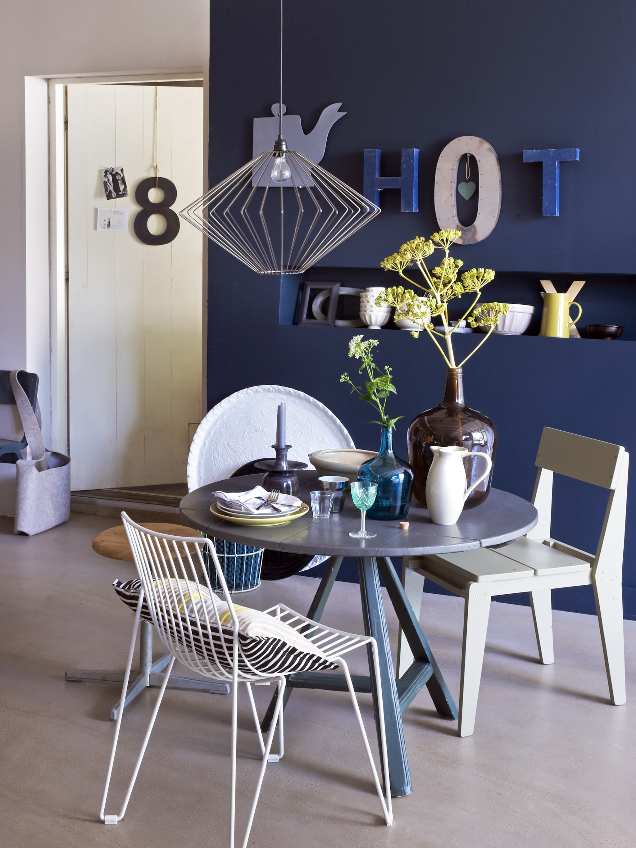 creatief met letters aan de muur
