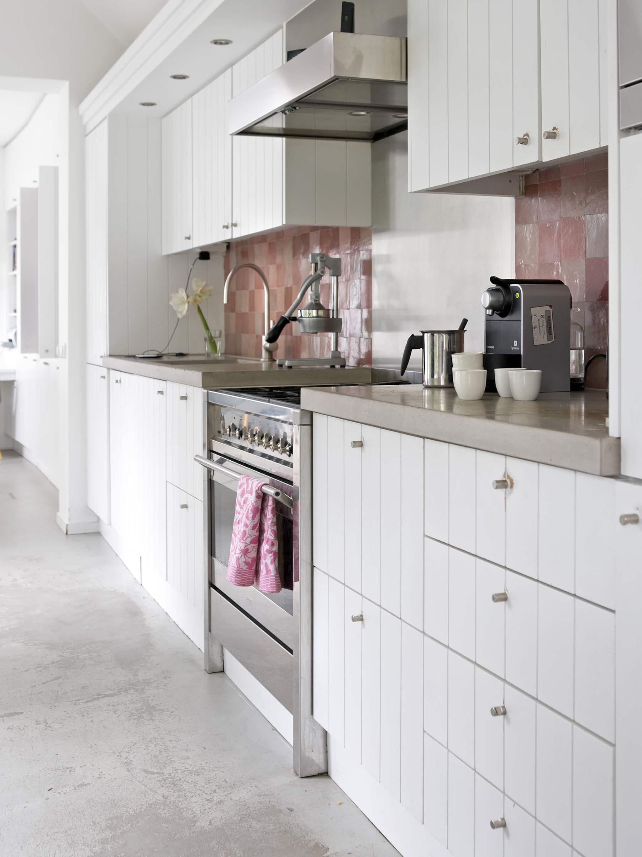 roze accent in de keuken