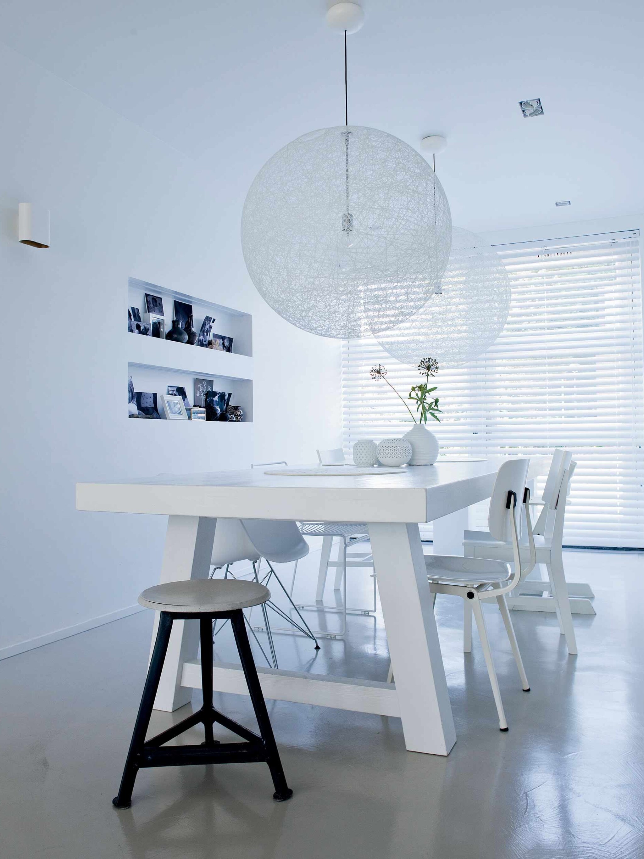 sfeervol een witte eetkamer