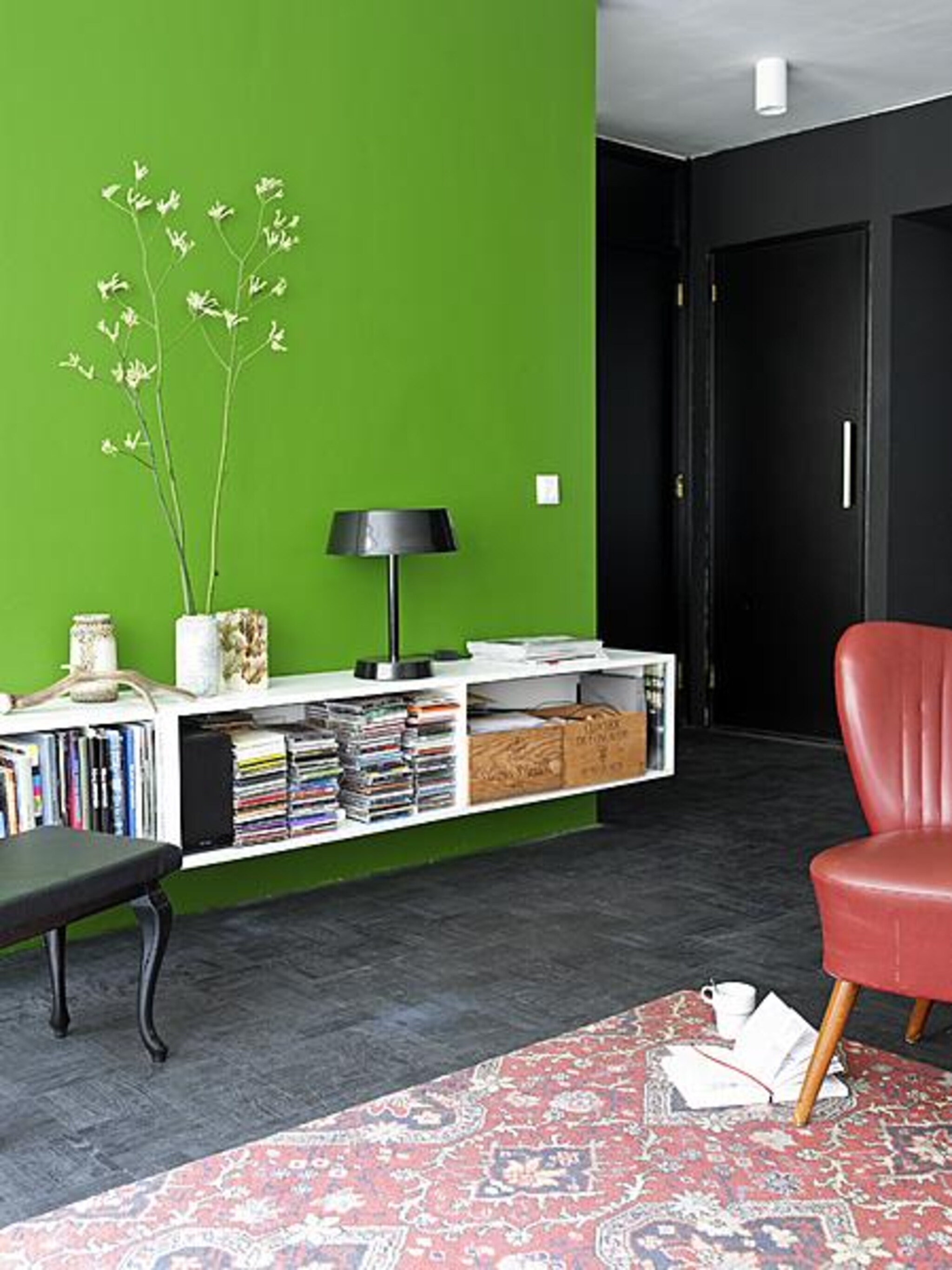 doe eens gek met een fel groene muur