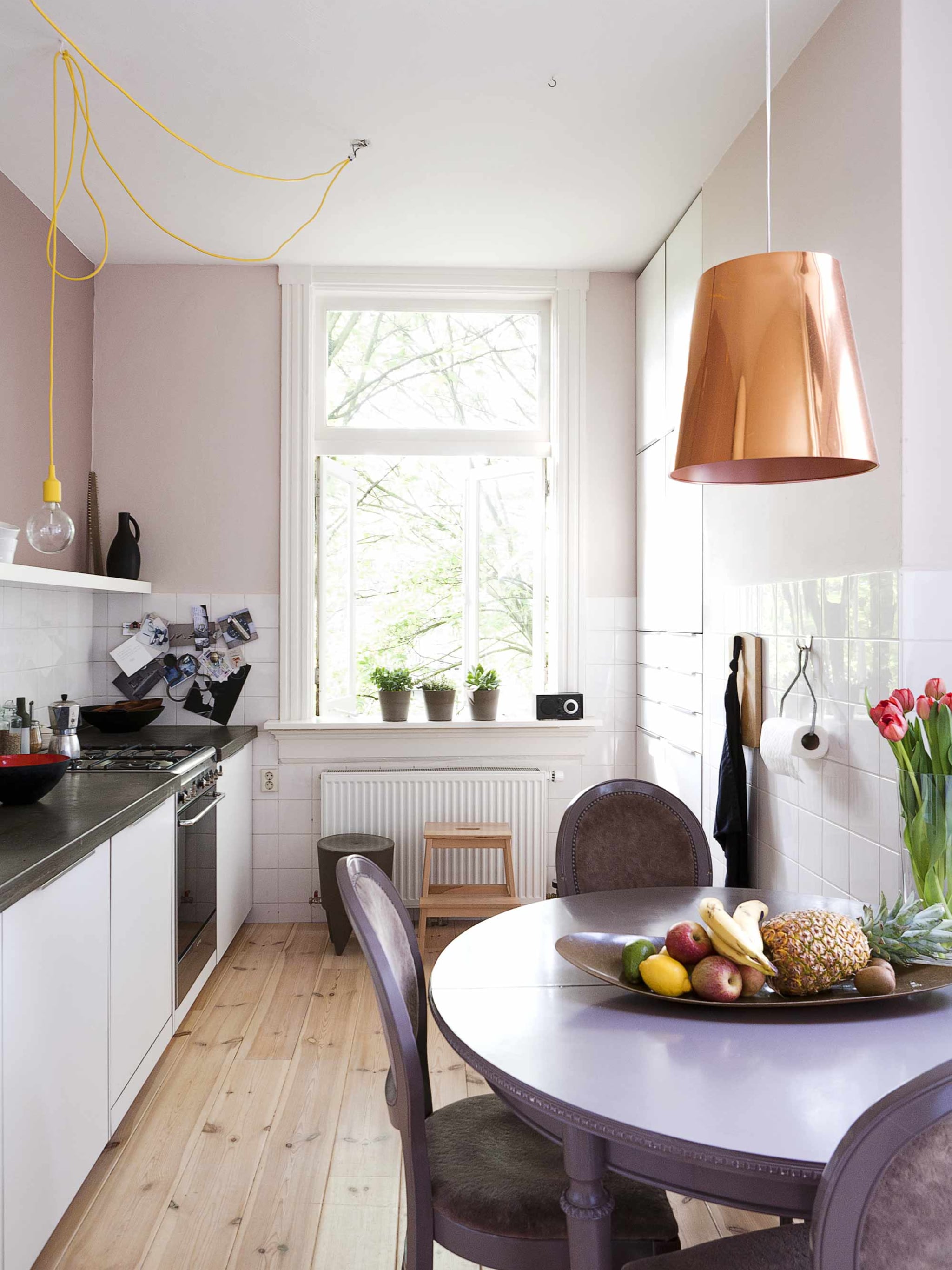 zwart wit keuken met kleur
