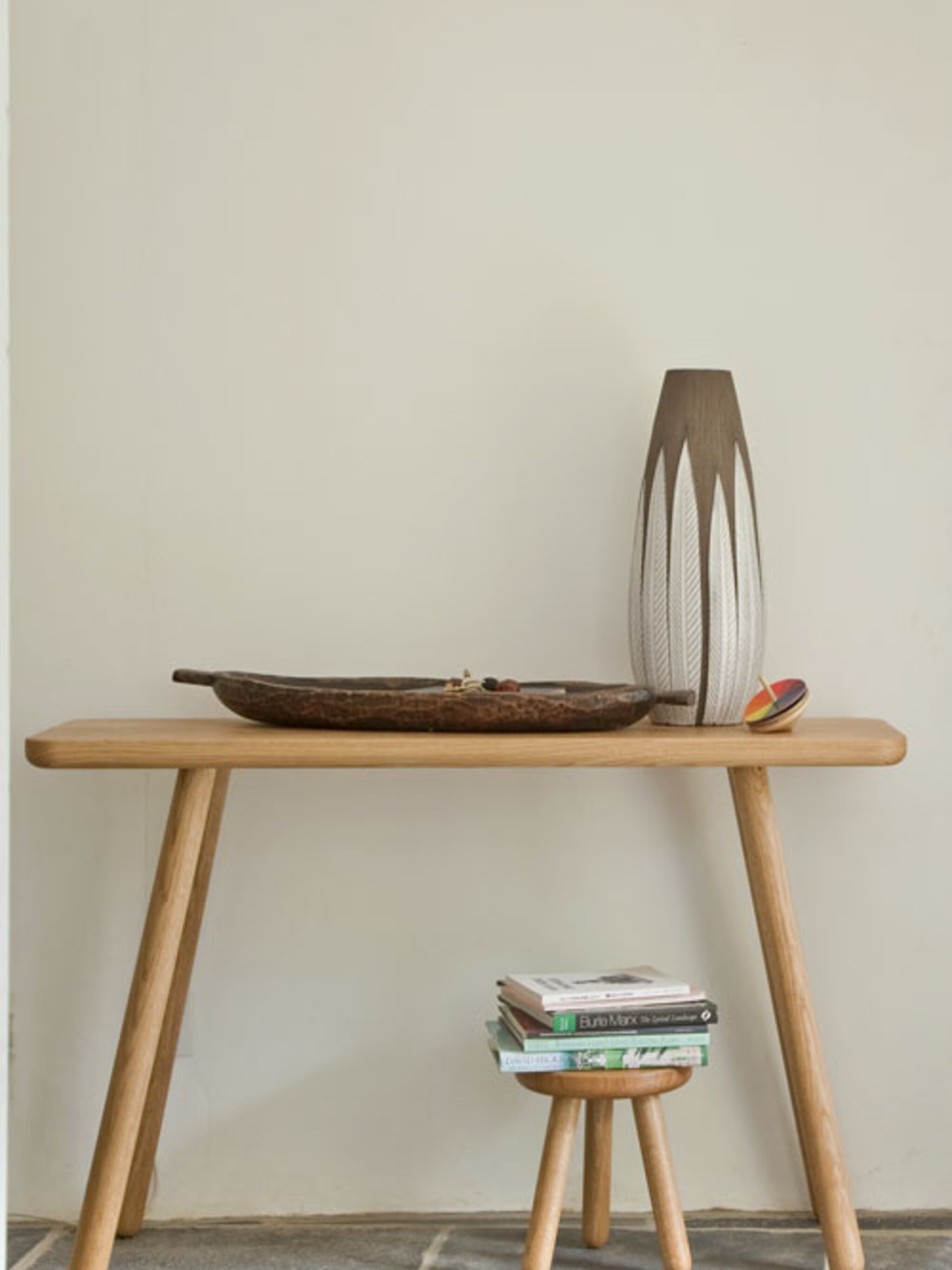 een houten sidetable die kan overal