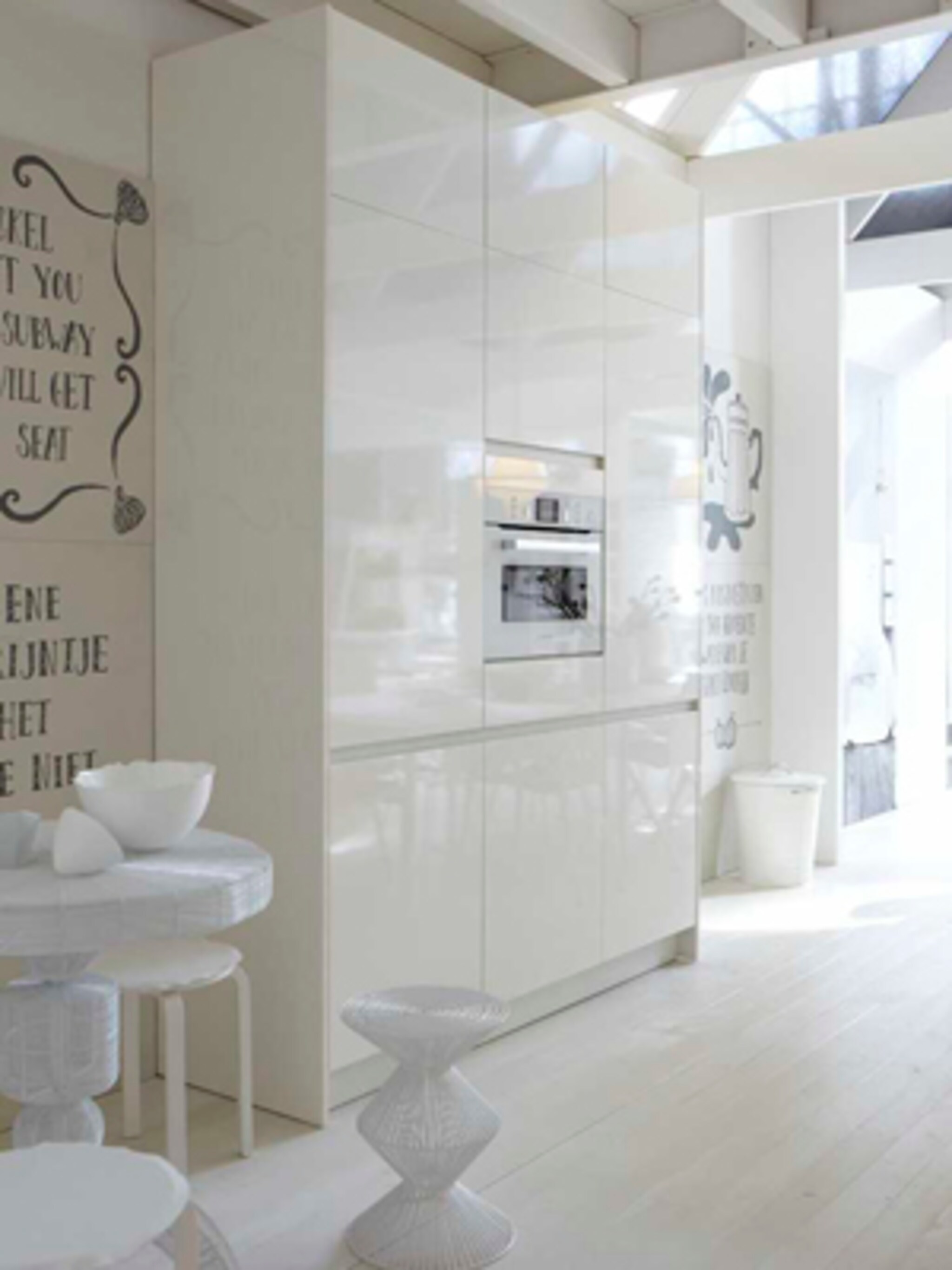 mix mat en glans met deze kastenwand