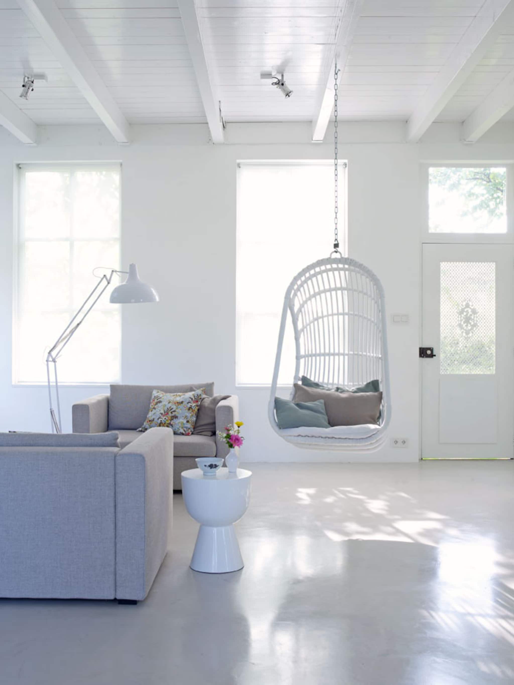 weinig meubels alleen twee loveseats van ikea