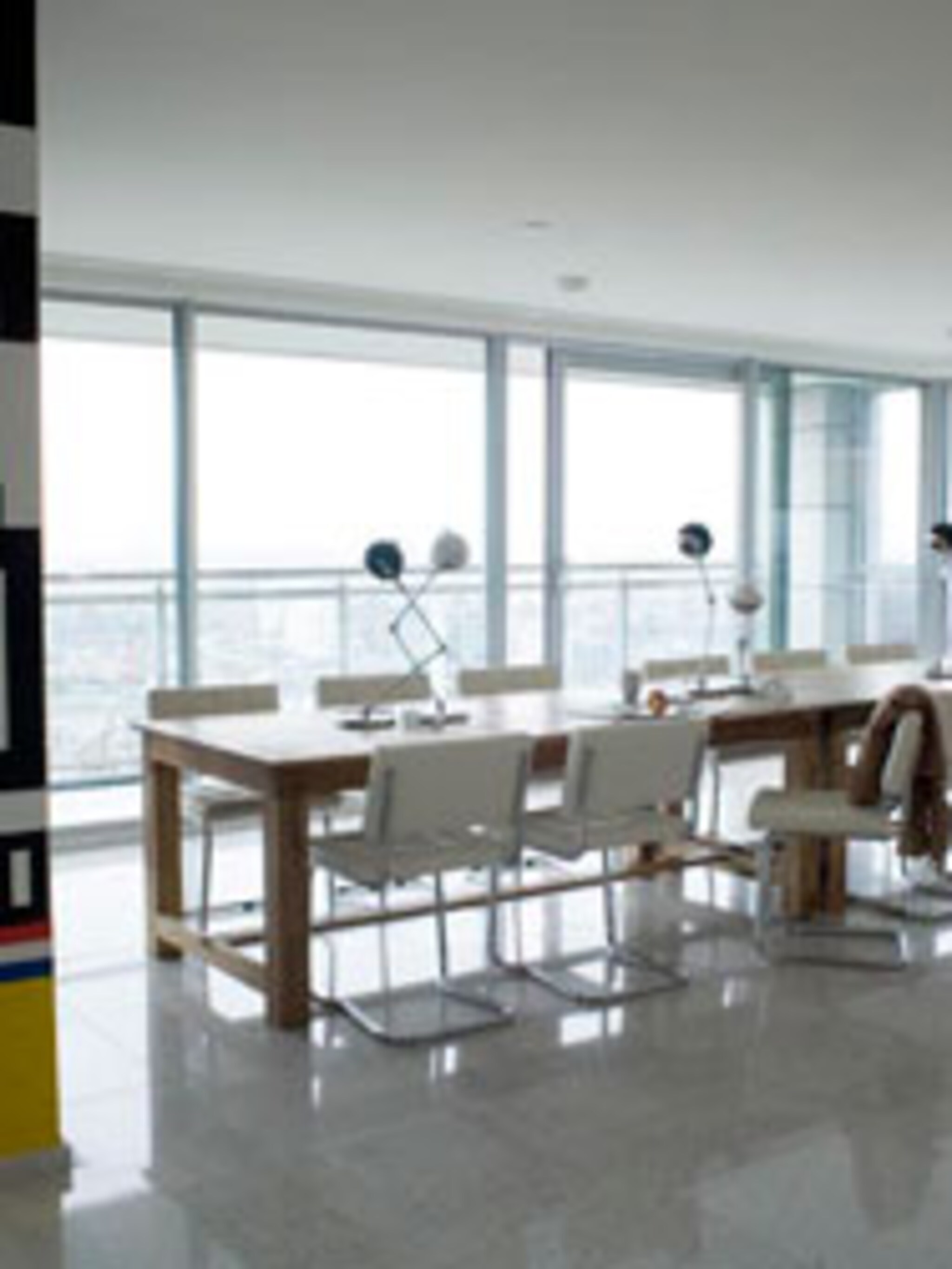 ideale werkplek licht en modern