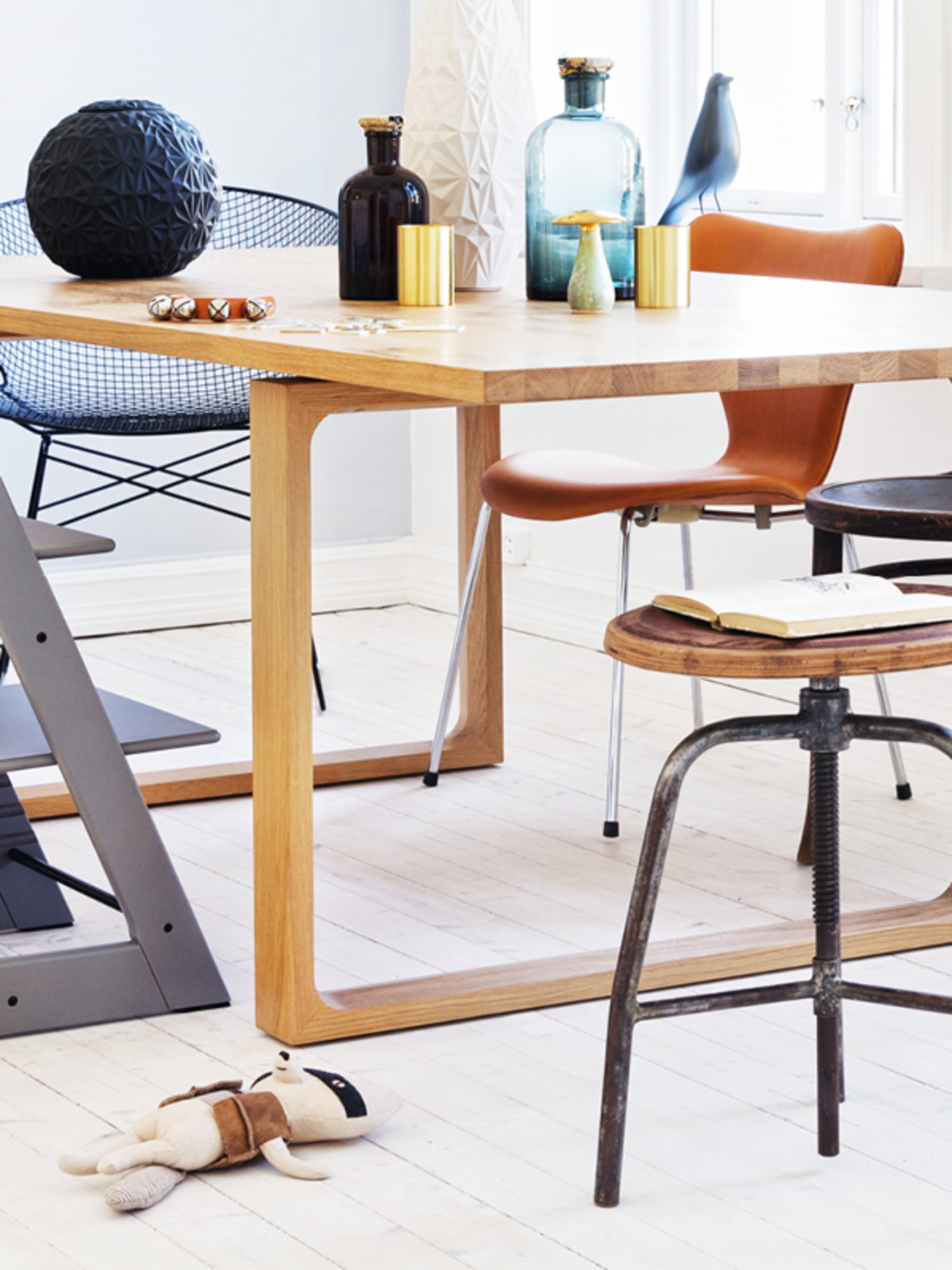must have grijze houten kinderstoel stokke