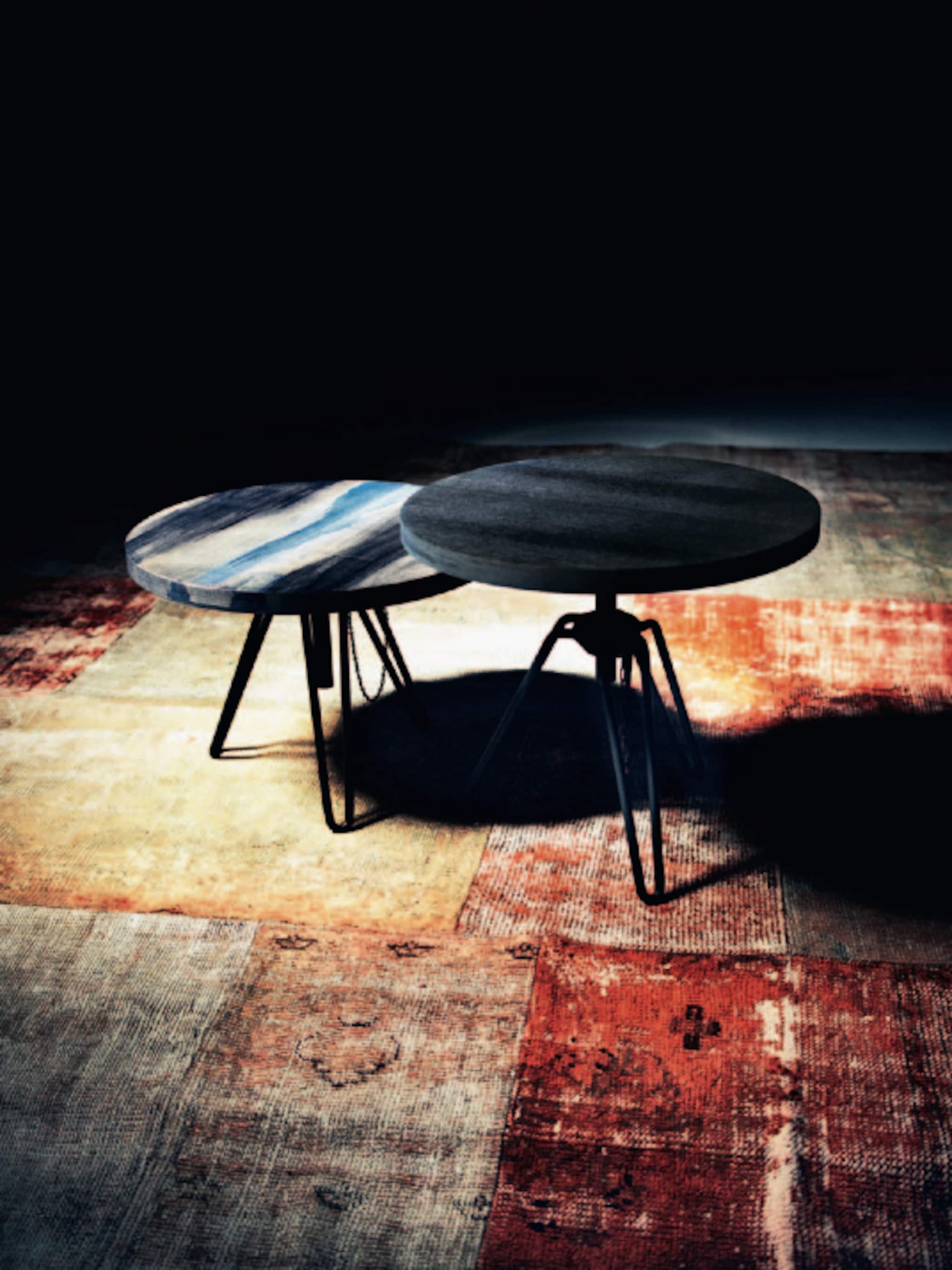 tof een zwarte tafel van diesel en moroso