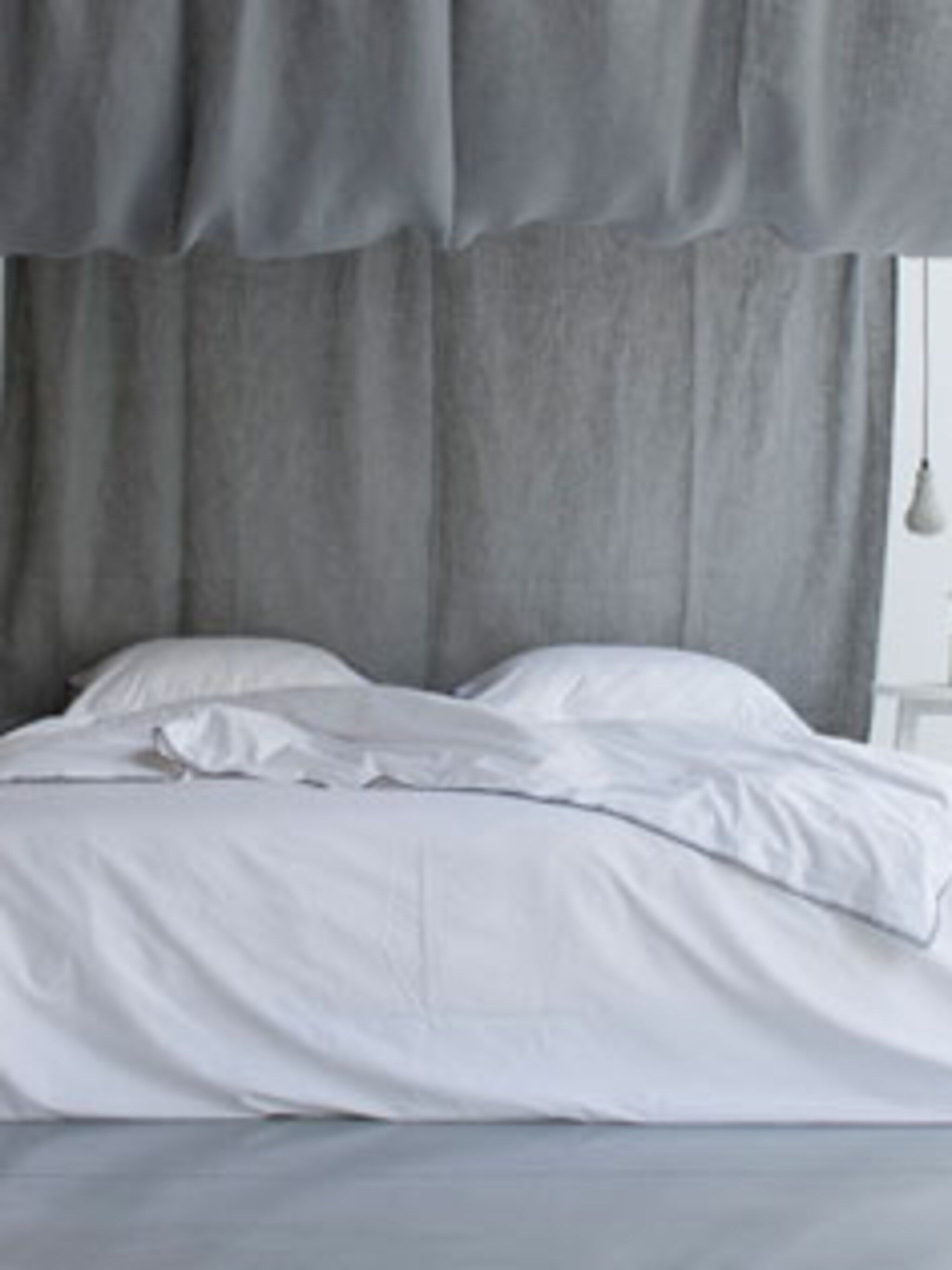 droom weg onder een luxe dekbedovertrek