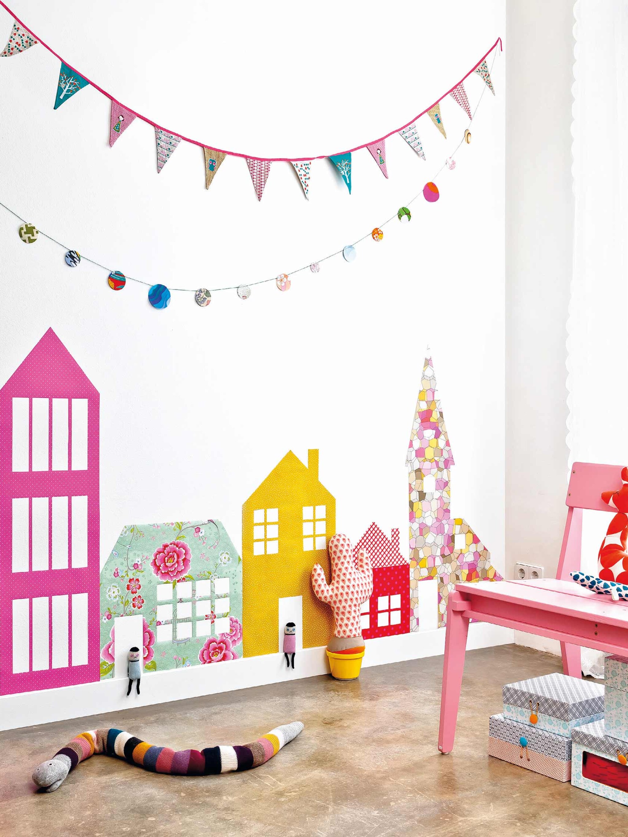 kinderkamer huisjes van behang