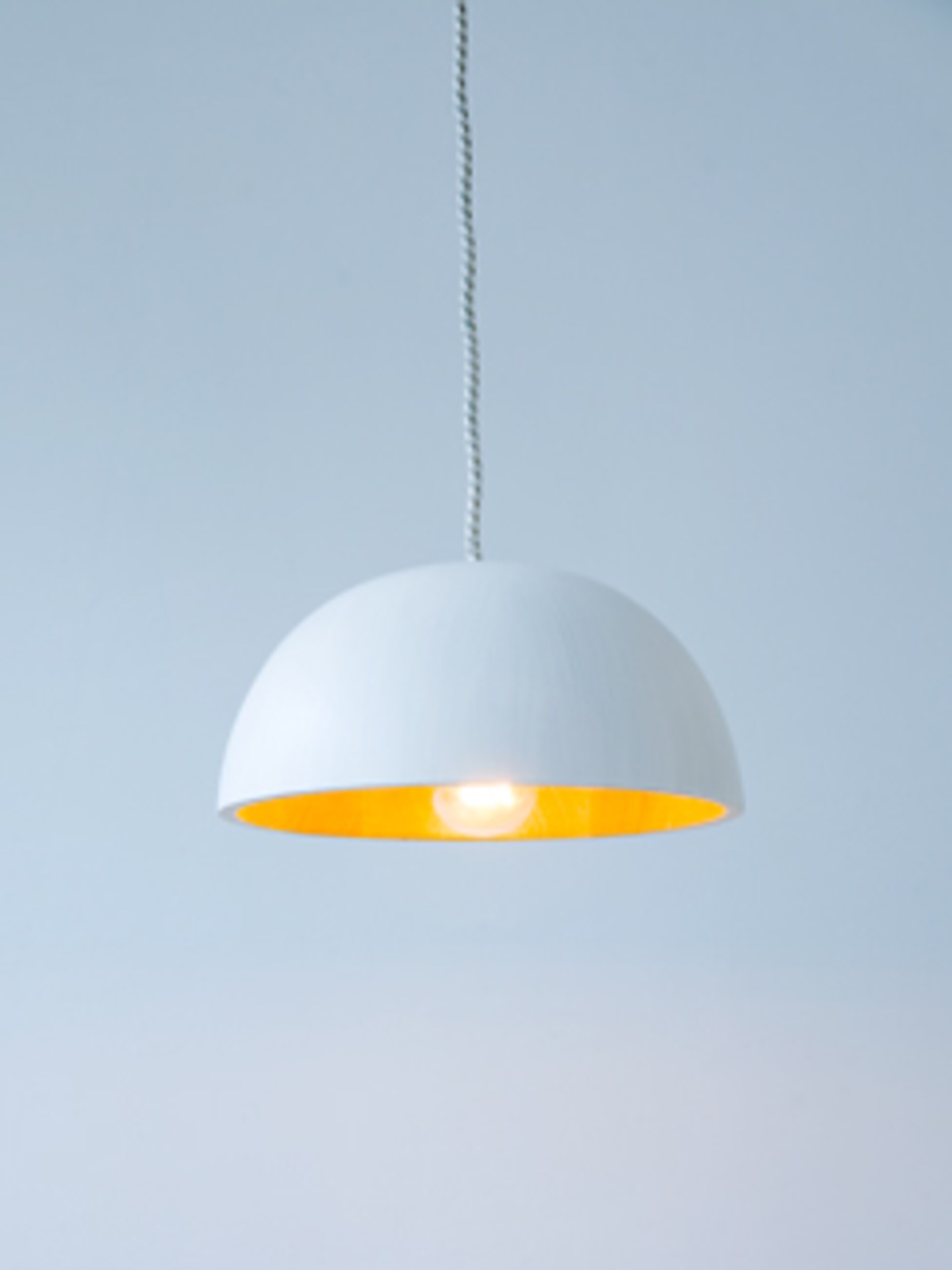 houten hanglamp van een slakom