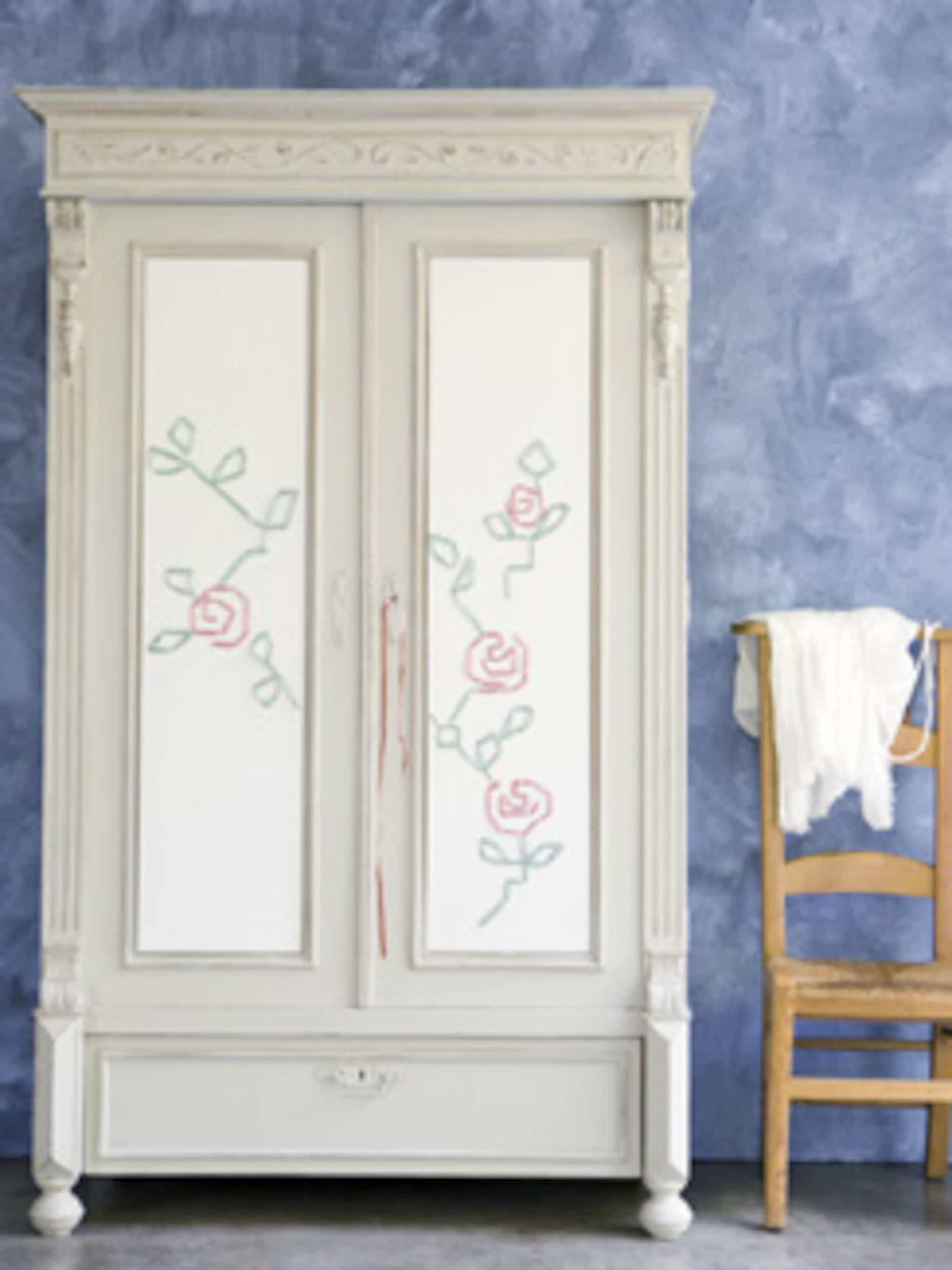 geborduurde linnenkast