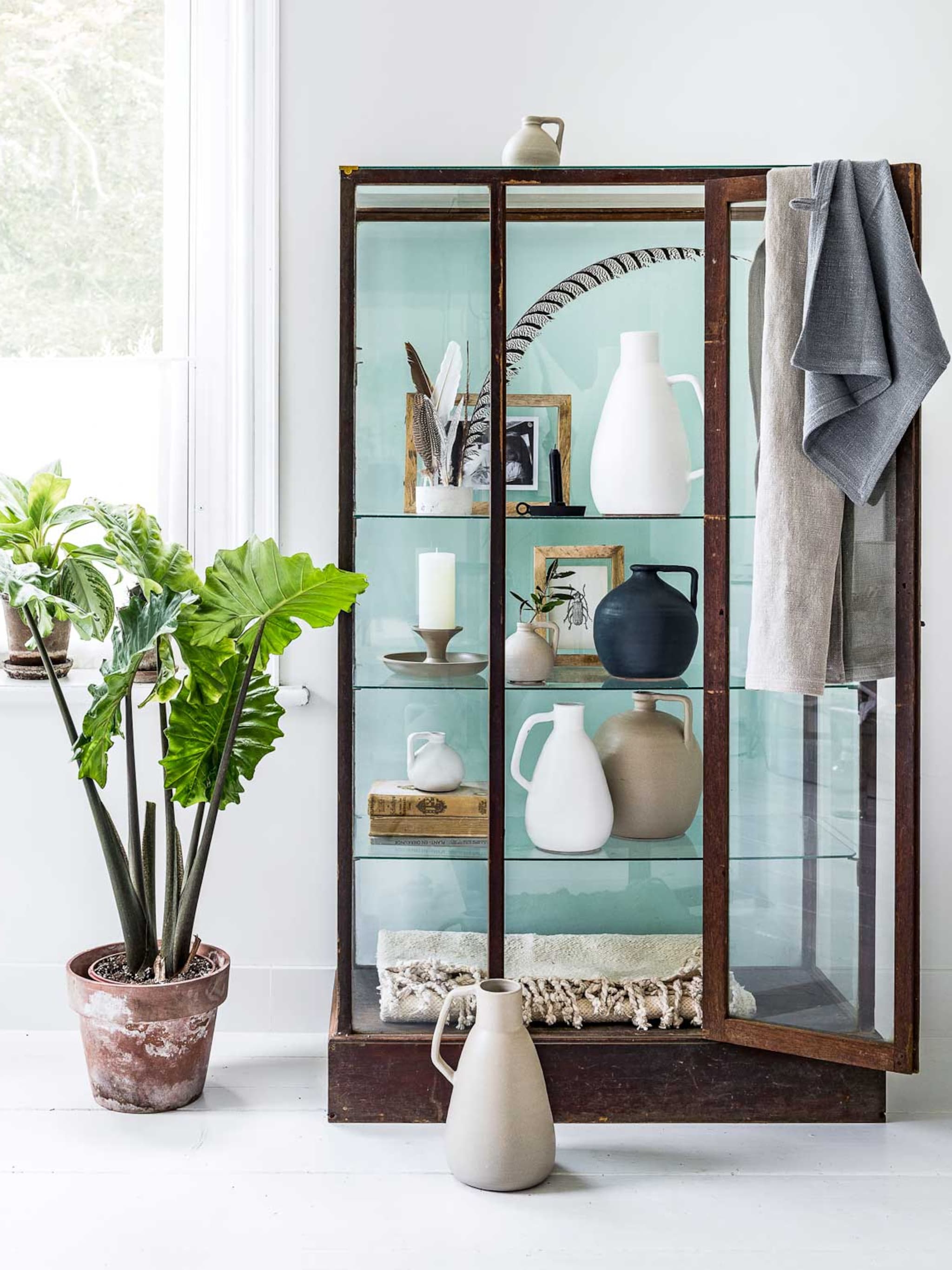 viva la vitrine 3 stylingtips voor de vitrinekast