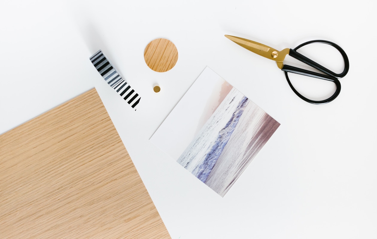Magneetverf 1 liter € 44,94, schijfmagneten vanaf € 0,25/stuk (). Figuurpons cirkel € 6,99 (). Houtfineer € 4,95 (). Lamp Arne Jacobsen € 684,25(). Wishbone stoel Hans Wegner € 915().