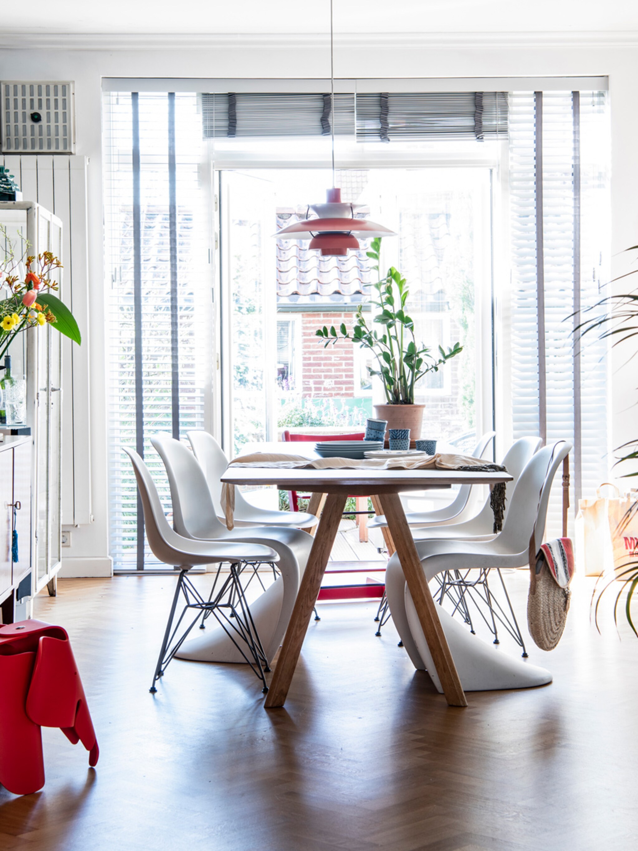 binnenkijken in een kleurrijk familiehuis in amstelveen