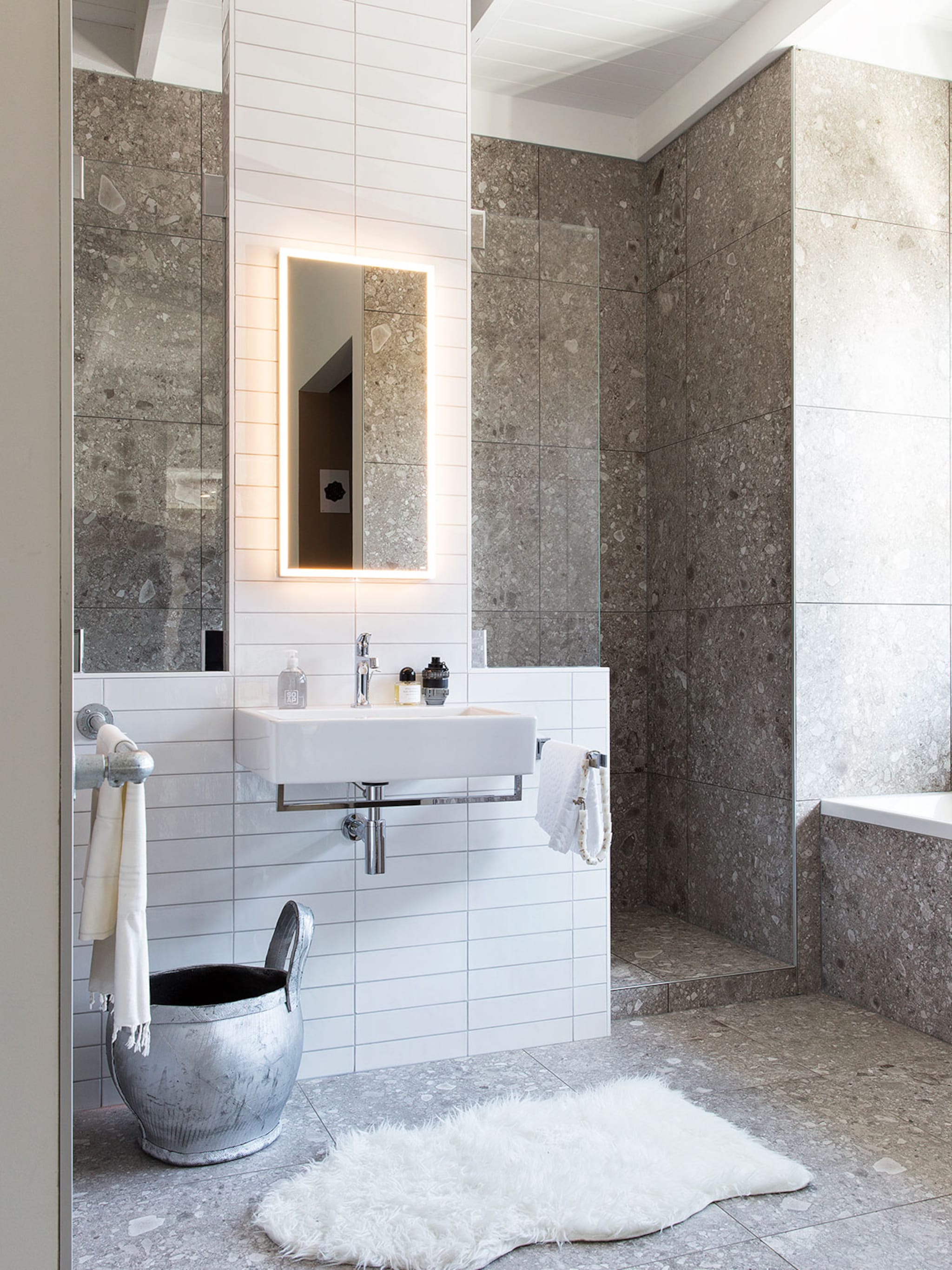 tijdloze klassieker een terrazzo vloer in de badkamer
