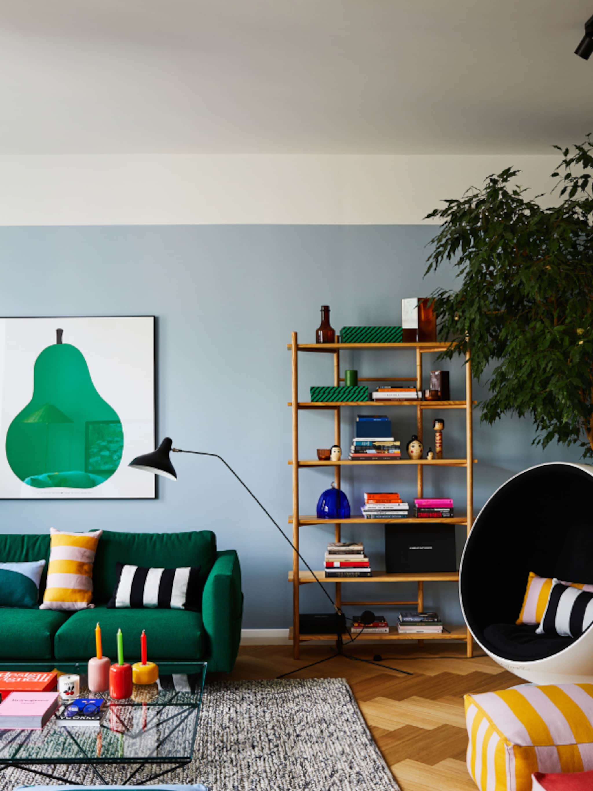 binnenkijken in een appartement vol kleur in helsinki