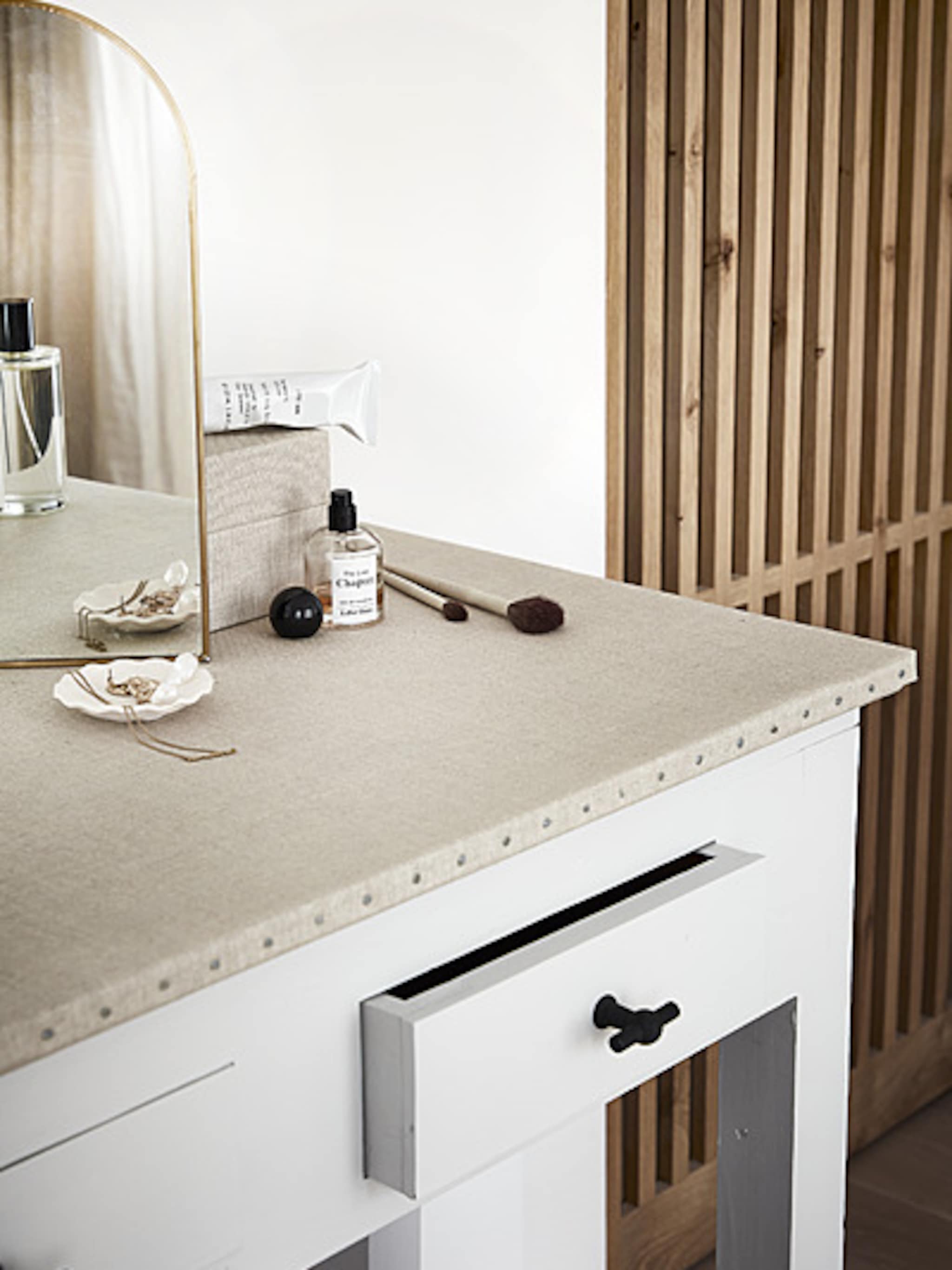 tweede kans van sidetable naar artistieke kaptafel